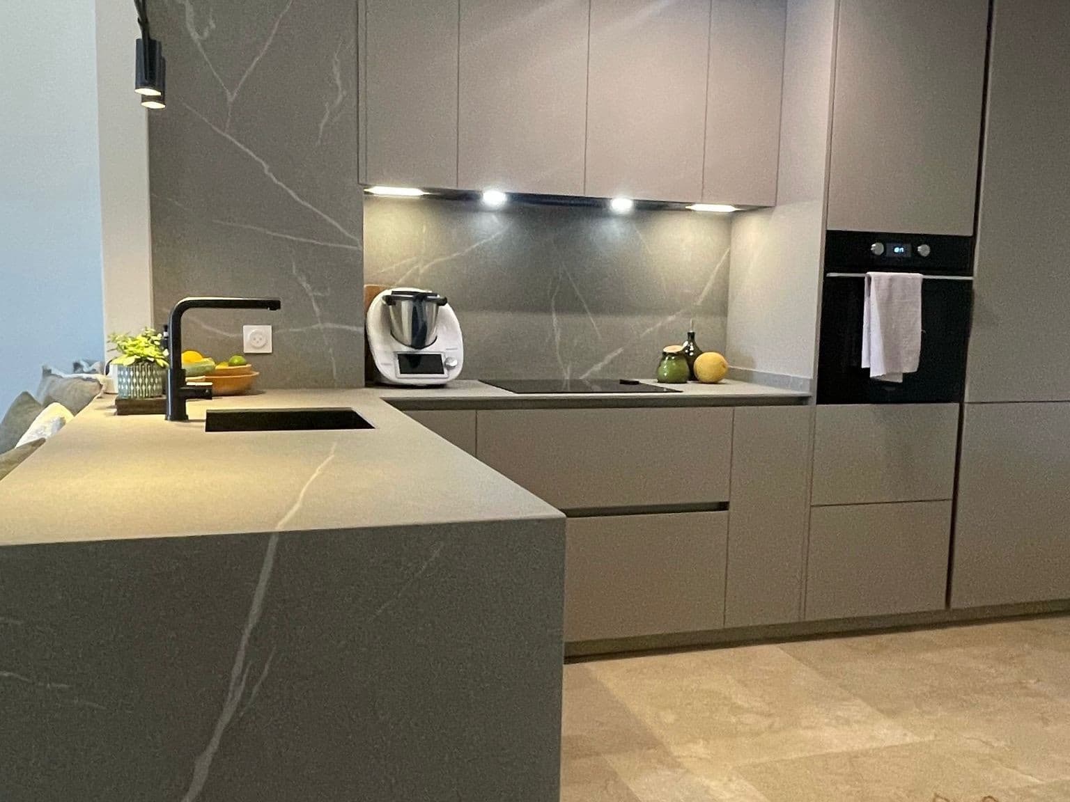 Apartamento de 2 habitaciones en Manilva en venta con piscina garaje - 345.000 € (Ref: 10085922)