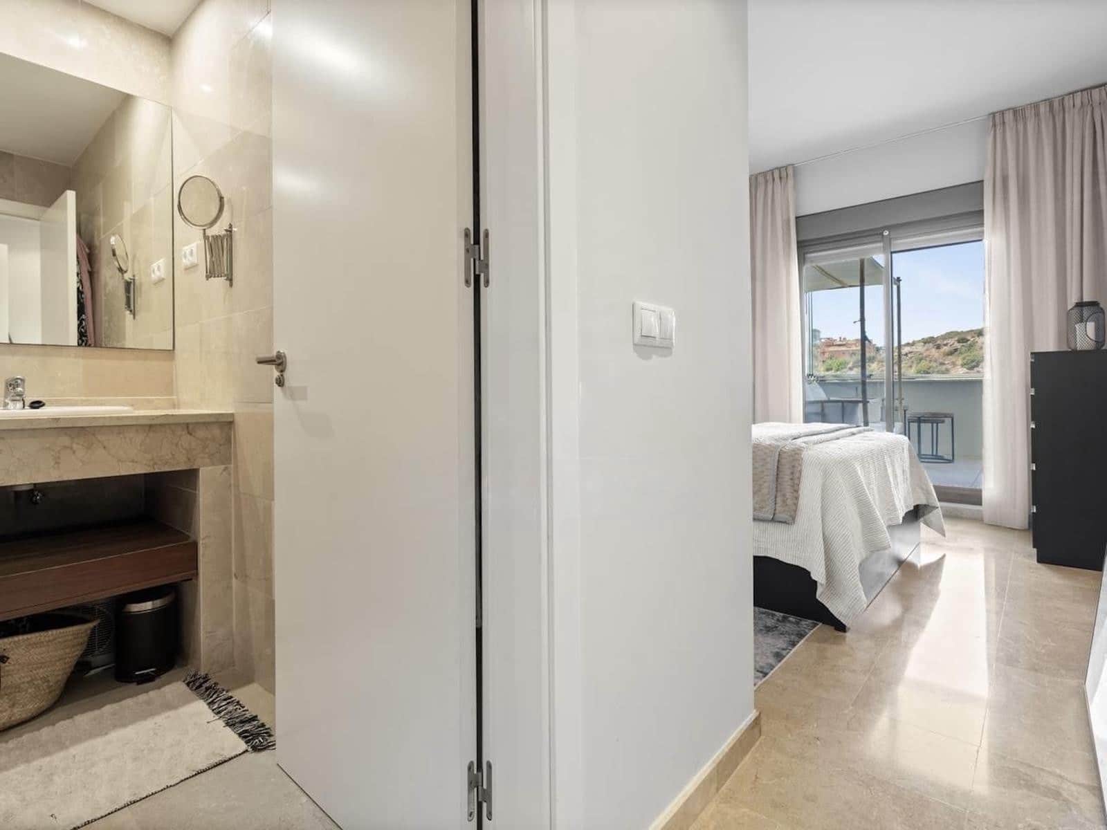 Apartamento de 2 habitaciones en Manilva en venta con piscina garaje - 345.000 € (Ref: 10085922)