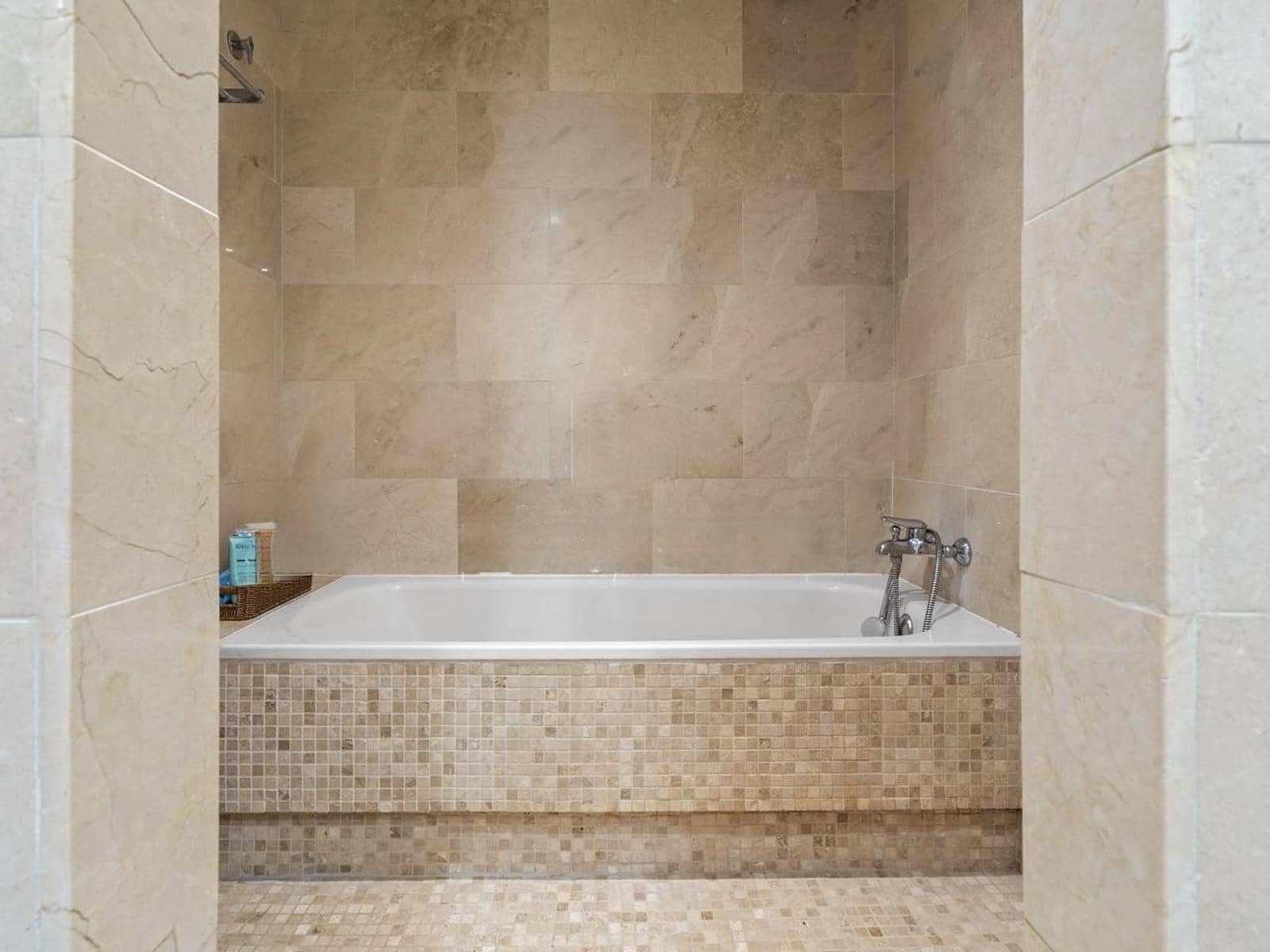 Apartamento de 2 habitaciones en Manilva en venta con piscina garaje - 345.000 € (Ref: 10085922)