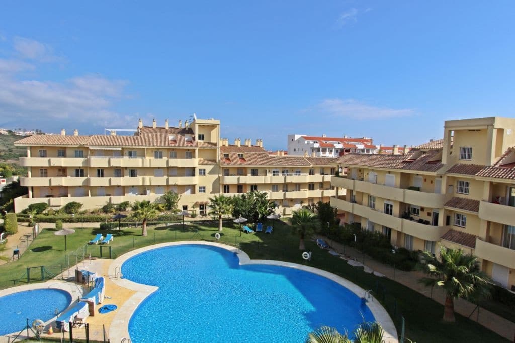 2 soverom Leilighet til salgs i La Duquesa / Puerto de la Duquesa med svømmebasseng garasje - € 215 000 (Ref: 10094362)