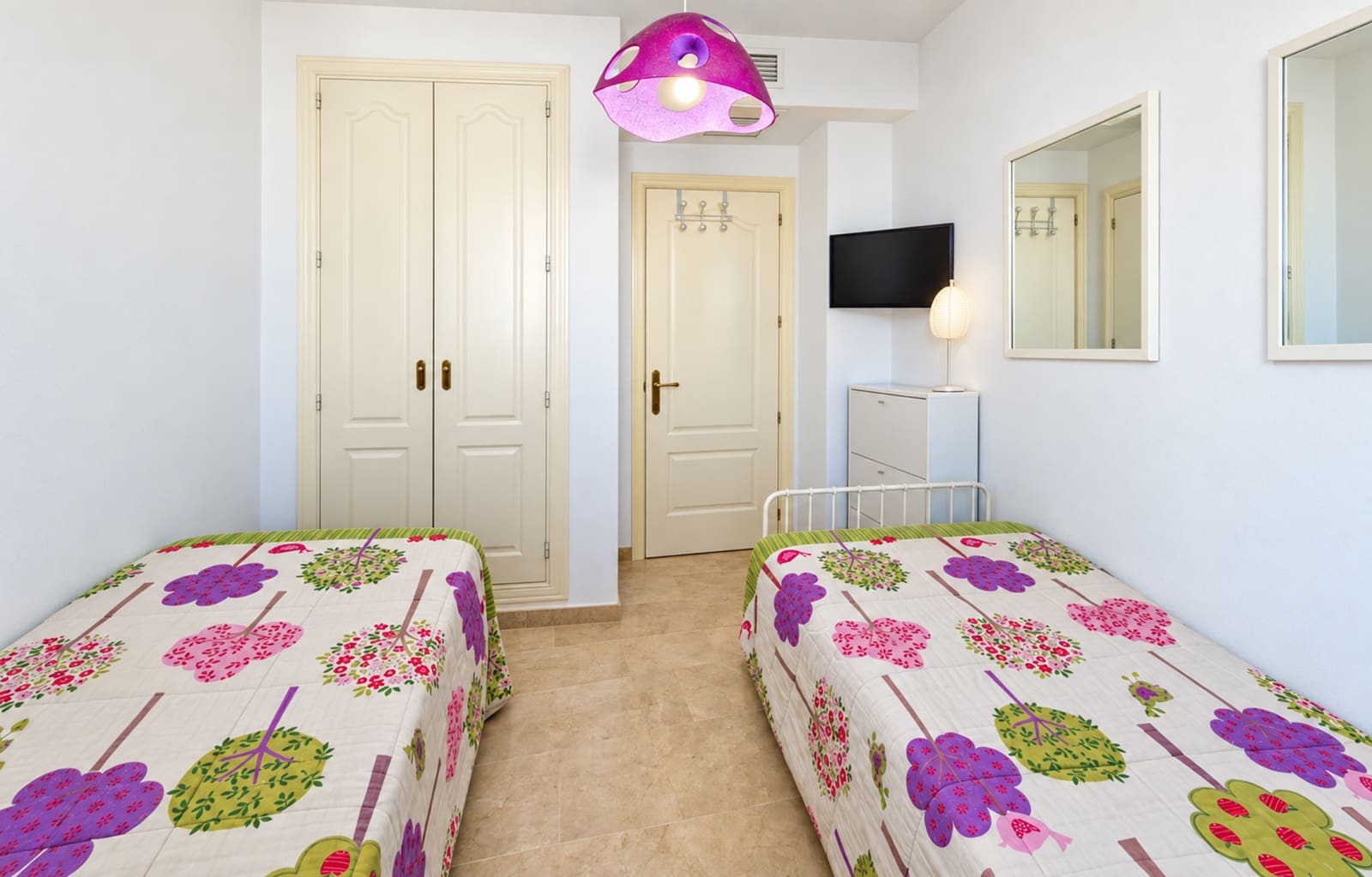 2 soverom Leilighet til salgs i La Duquesa / Puerto de la Duquesa med svømmebasseng garasje - € 215 000 (Ref: 10094362)