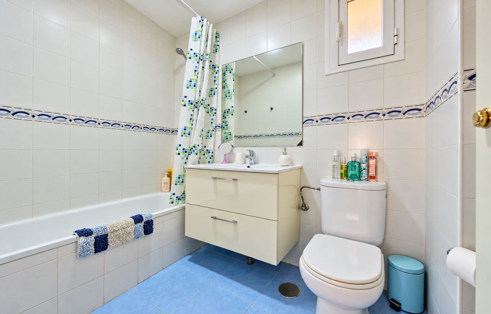 2 soverom Leilighet til salgs i La Duquesa / Puerto de la Duquesa med svømmebasseng garasje - € 215 000 (Ref: 10094362)
