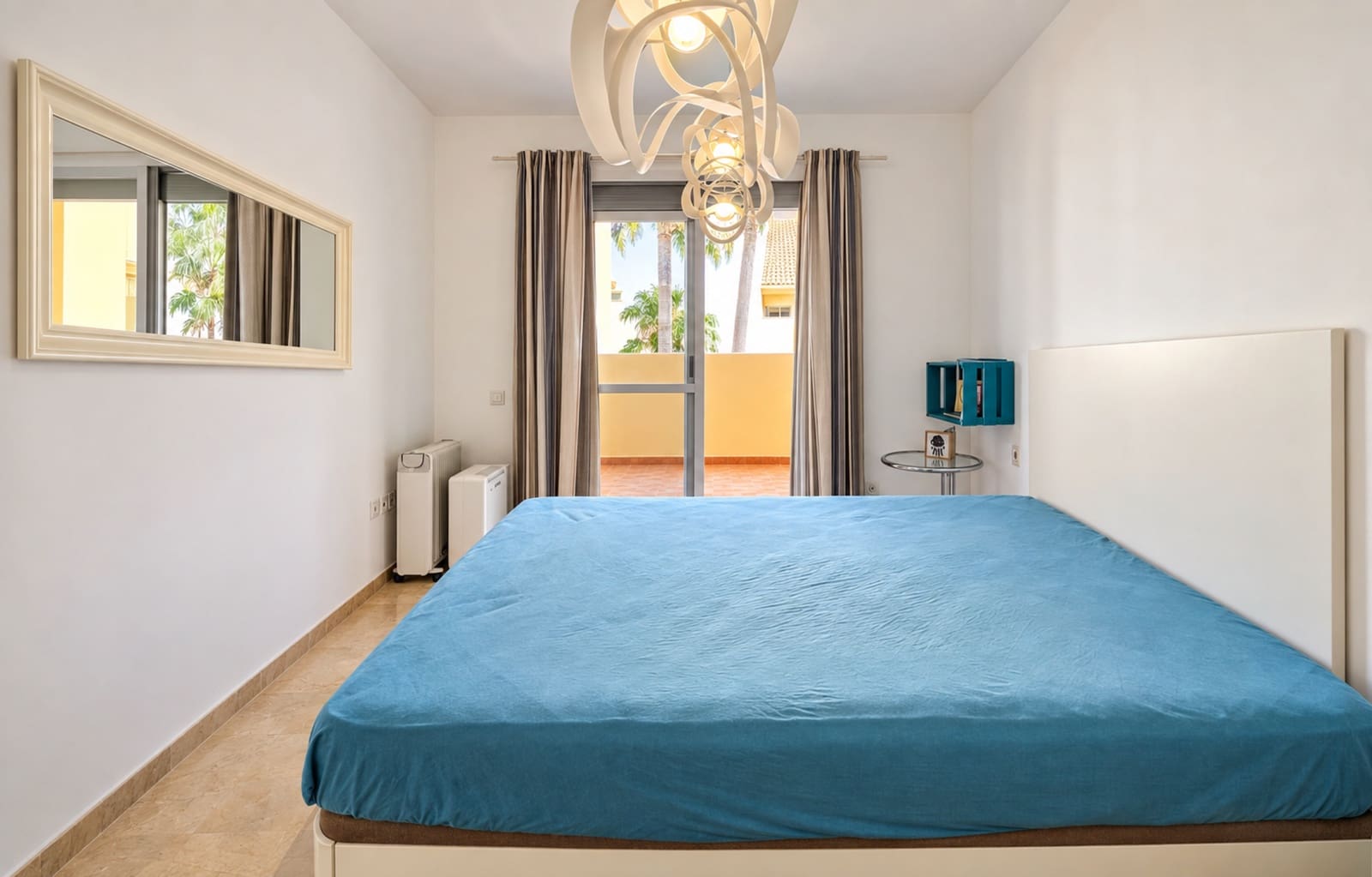 2 soverom Leilighet til salgs i La Duquesa / Puerto de la Duquesa med svømmebasseng garasje - € 215 000 (Ref: 10094362)