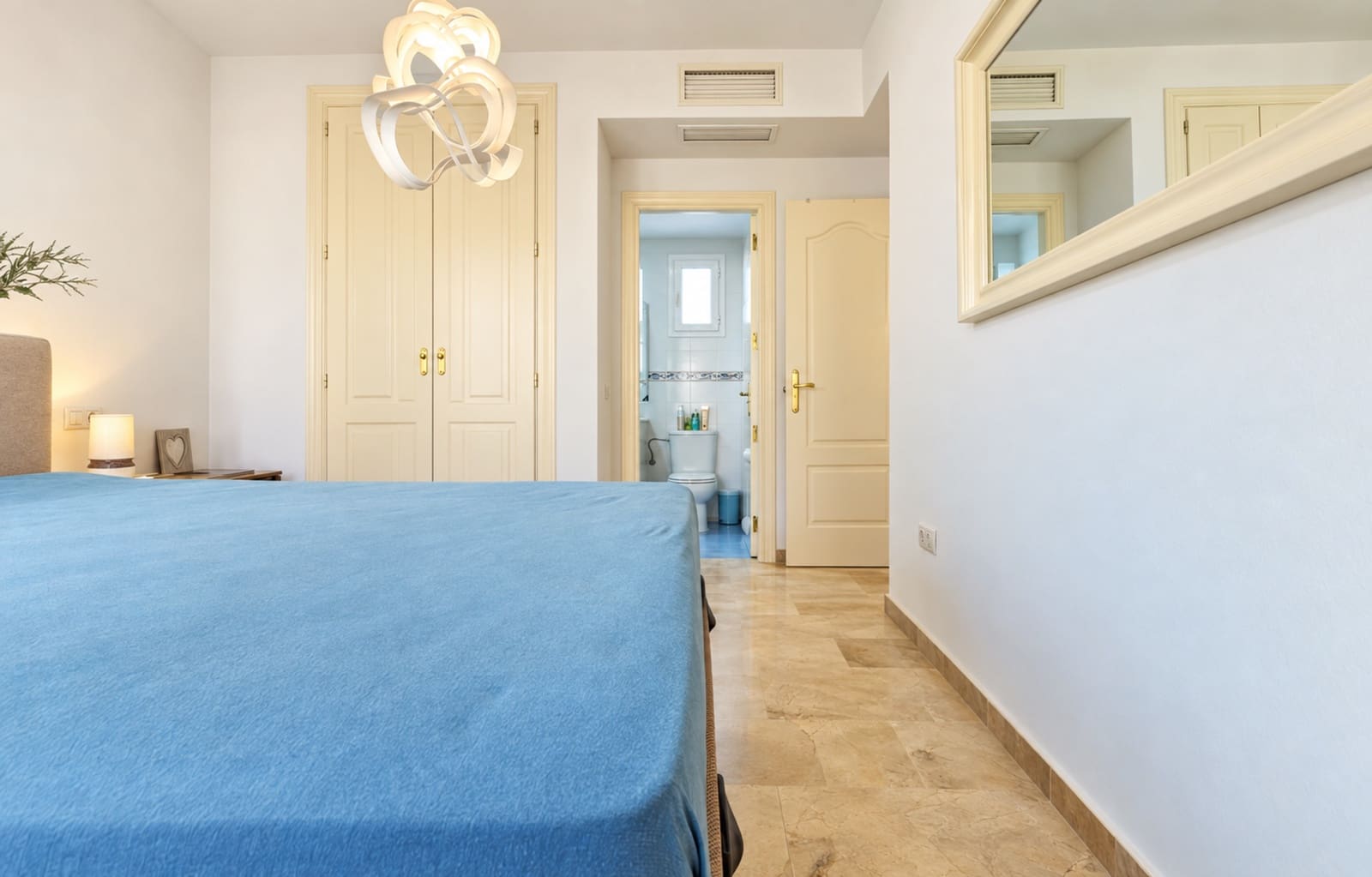 2 soverom Leilighet til salgs i La Duquesa / Puerto de la Duquesa med svømmebasseng garasje - € 215 000 (Ref: 10094362)