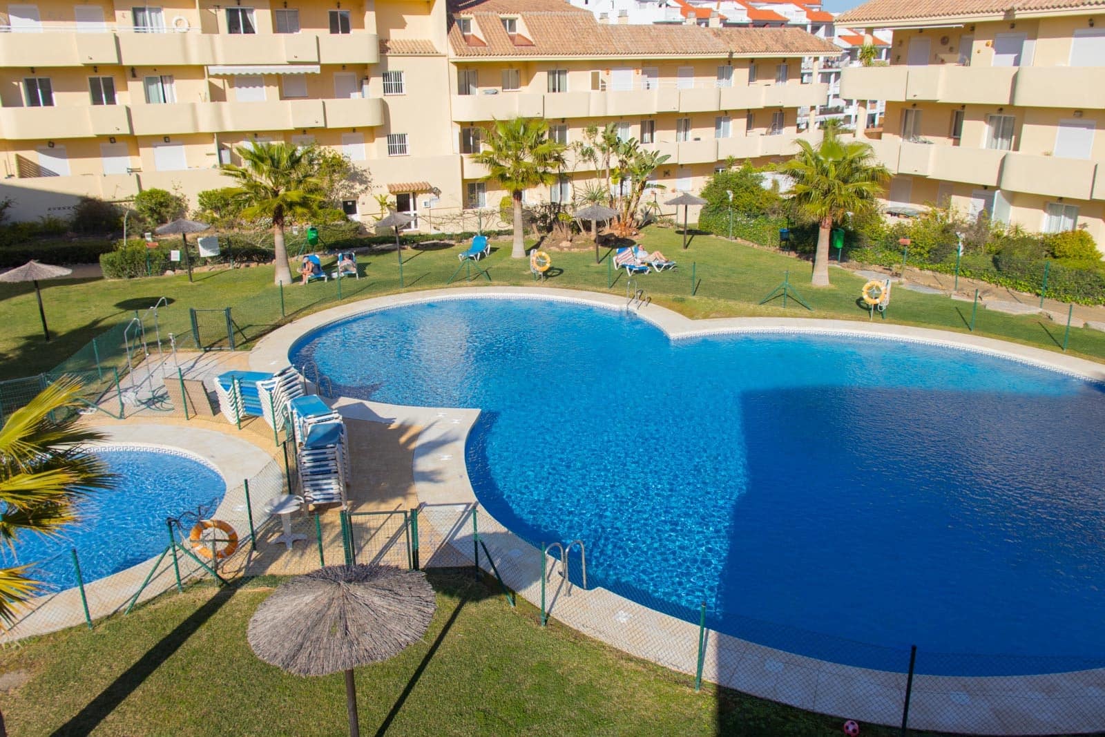 2 soverom Leilighet til salgs i La Duquesa / Puerto de la Duquesa med svømmebasseng garasje - € 215 000 (Ref: 10094362)