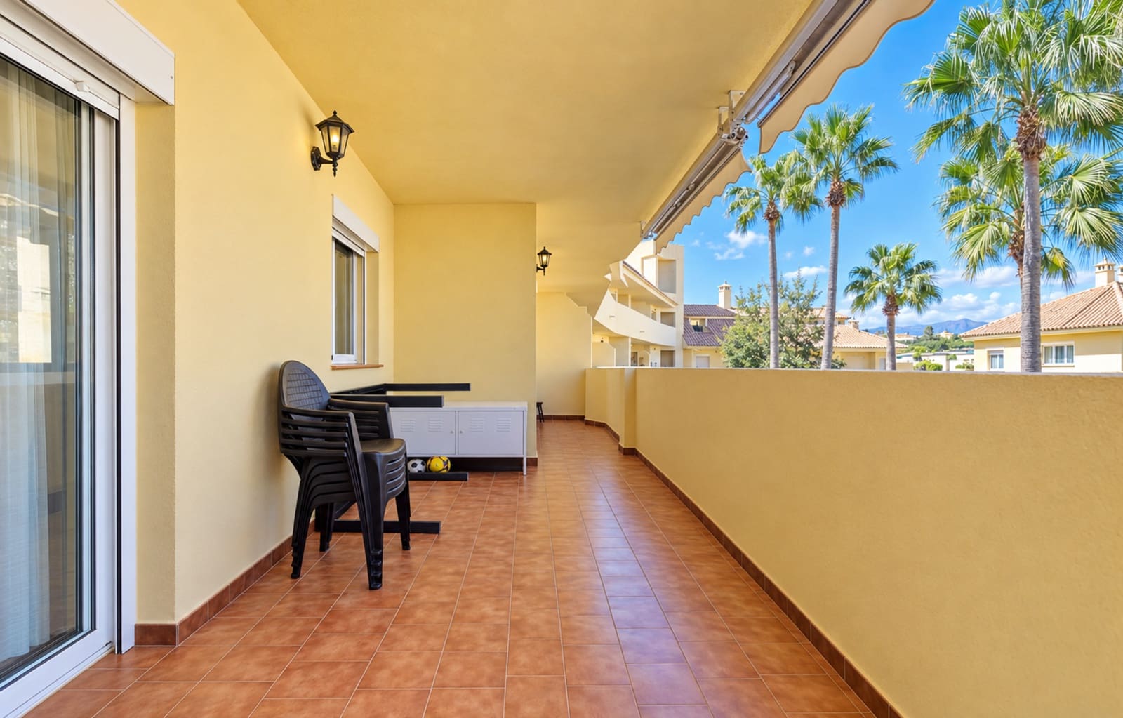 2 soverom Leilighet til salgs i La Duquesa / Puerto de la Duquesa med svømmebasseng garasje - € 215 000 (Ref: 10094362)