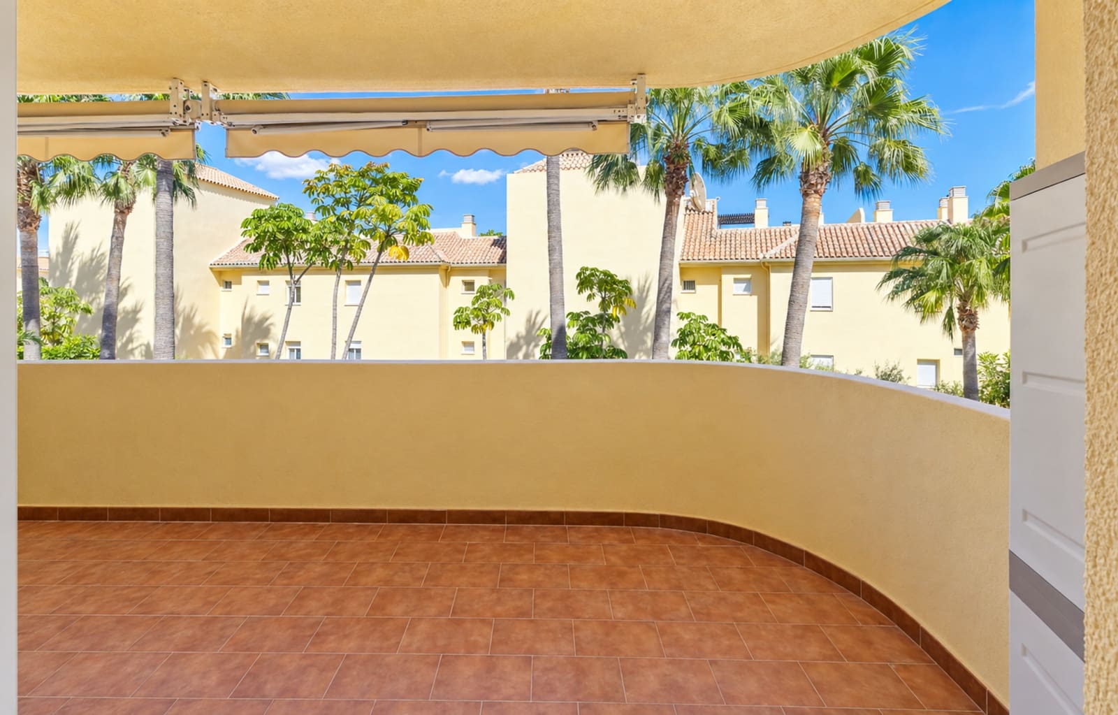 2 soverom Leilighet til salgs i La Duquesa / Puerto de la Duquesa med svømmebasseng garasje - € 215 000 (Ref: 10094362)