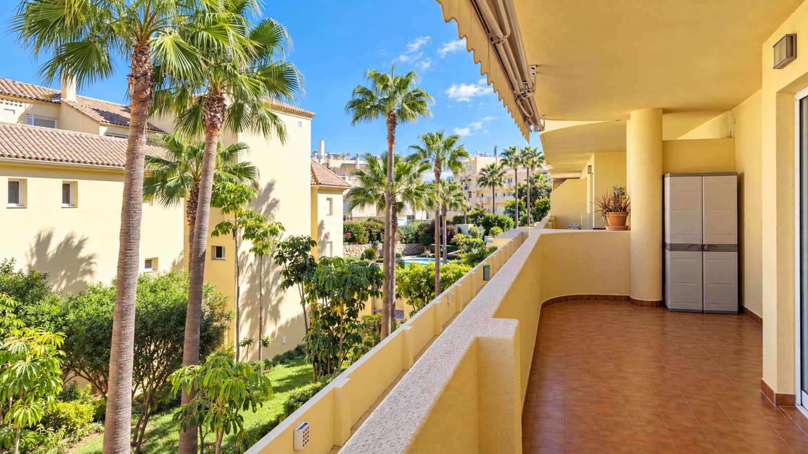 2 soverom Leilighet til salgs i La Duquesa / Puerto de la Duquesa med svømmebasseng garasje - € 215 000 (Ref: 10094362)