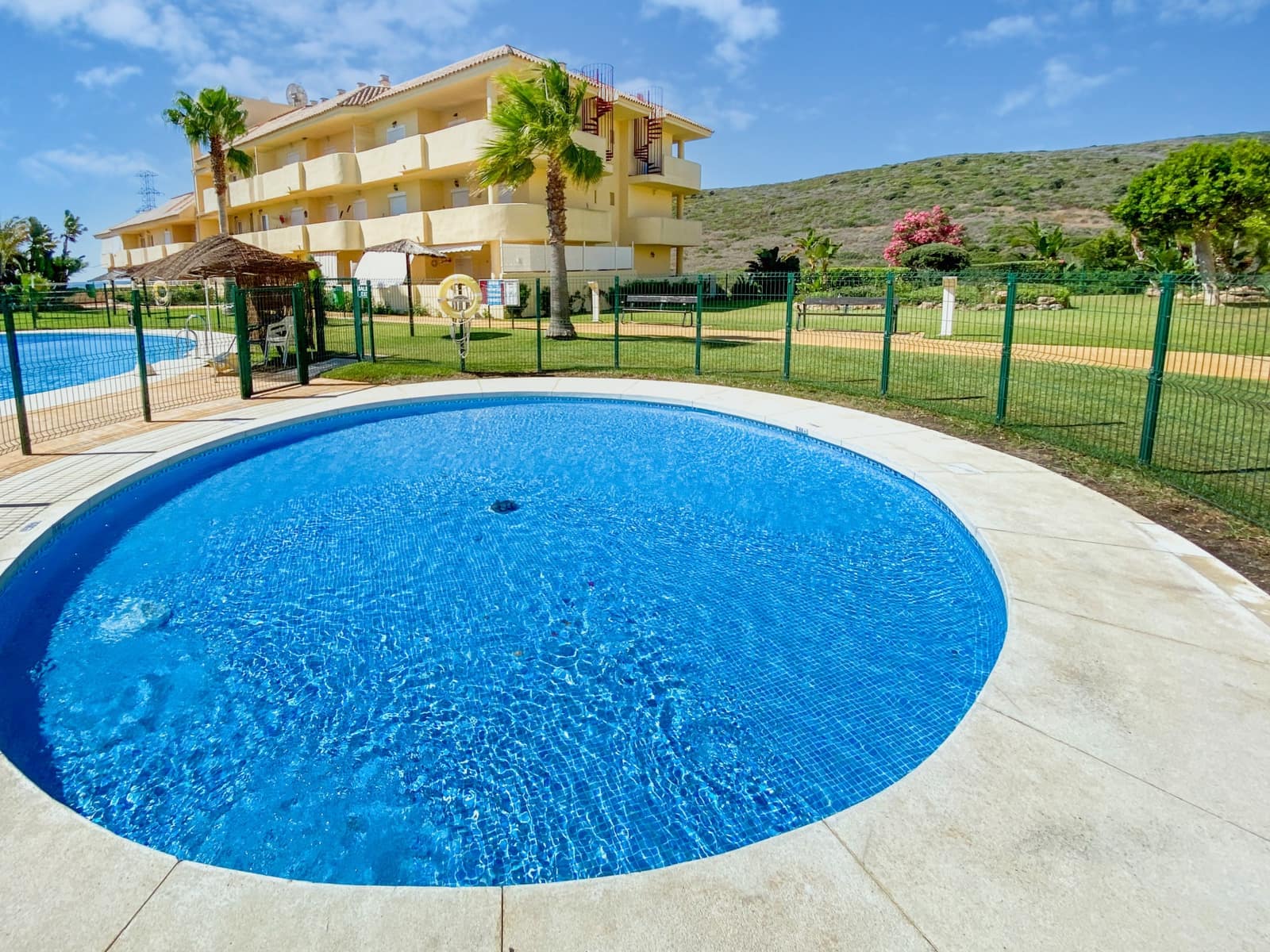 2 soverom Leilighet til salgs i La Duquesa / Puerto de la Duquesa med svømmebasseng garasje - € 215 000 (Ref: 10094362)
