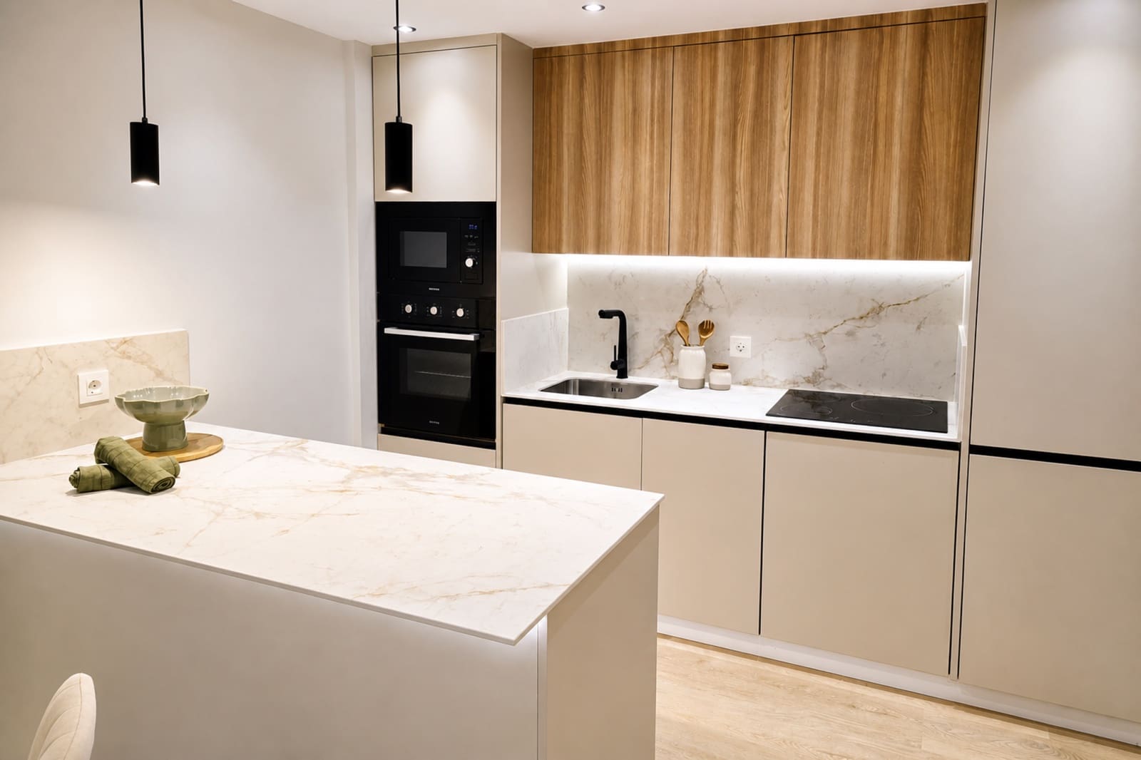 Apartamento de 2 habitaciones en San Luis de Sabinillas en venta con piscina - 289.000 € (Ref: 10094363)