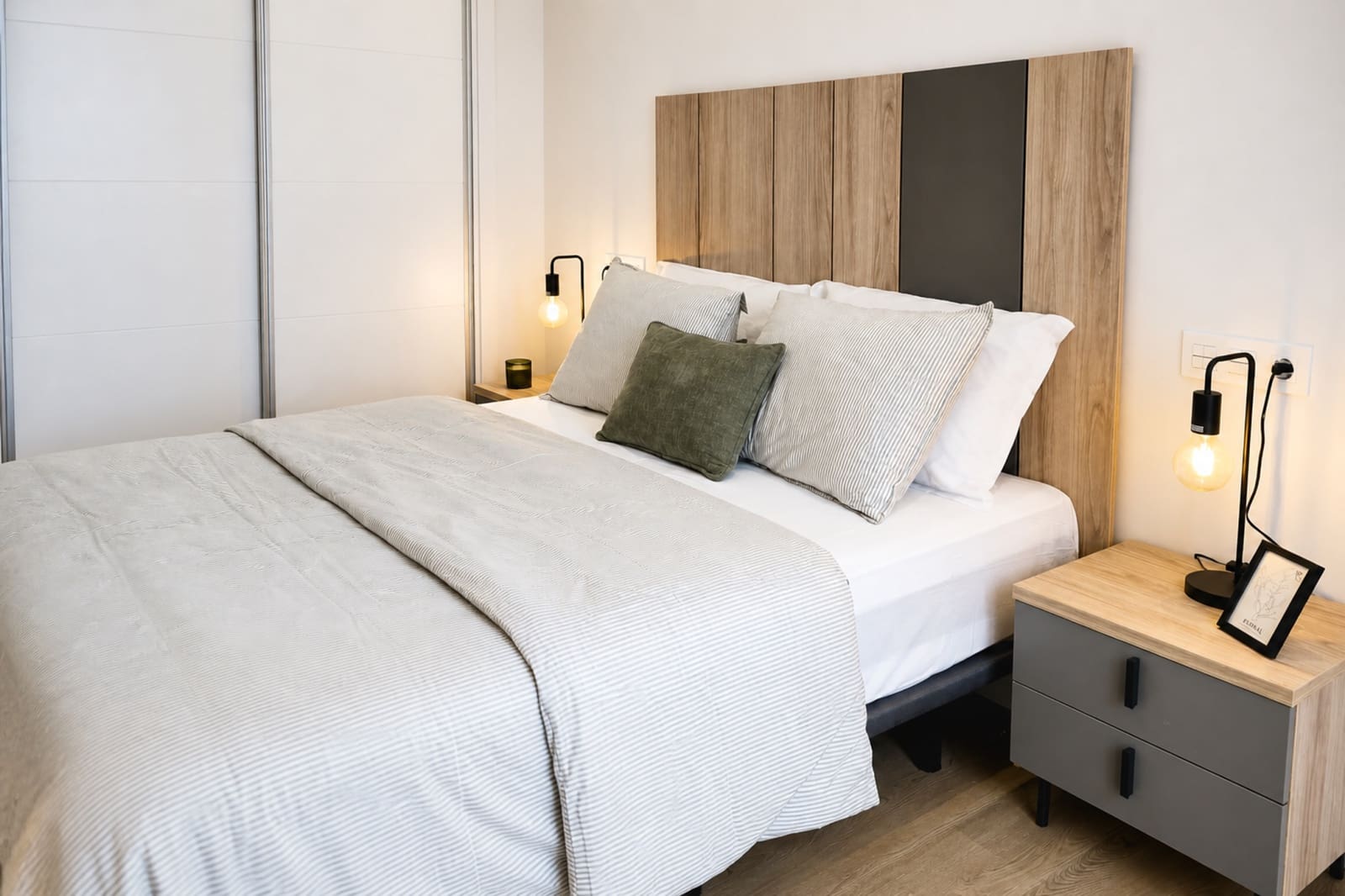 Apartamento de 2 habitaciones en San Luis de Sabinillas en venta con piscina - 289.000 € (Ref: 10094363)