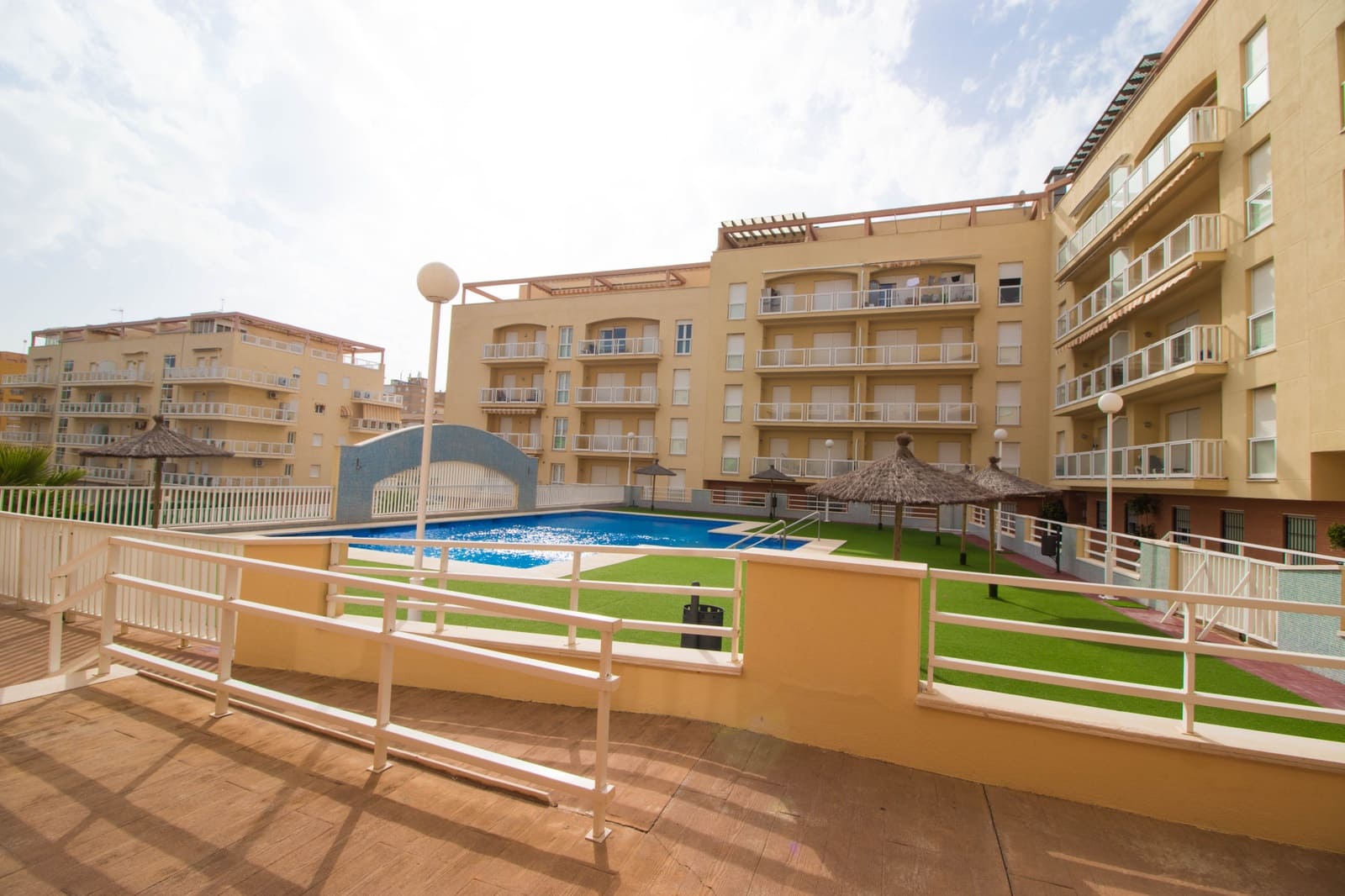 Apartamento de 2 habitaciones en San Luis de Sabinillas en venta con piscina - 289.000 € (Ref: 10094363)