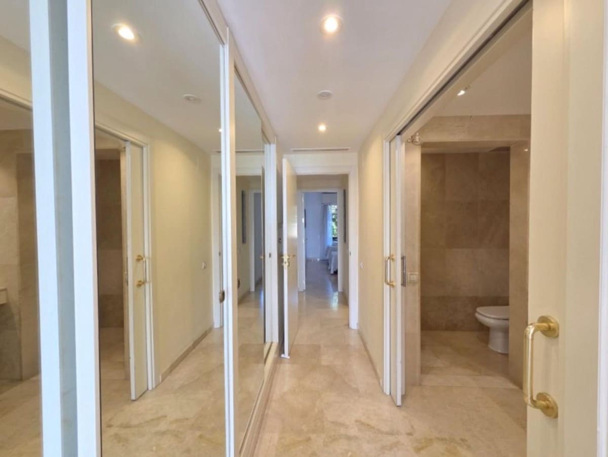 3 soverom Leilighet til salgs i La Duquesa / Puerto de la Duquesa med svømmebasseng garasje - € 750 000 (Ref: 10098177)