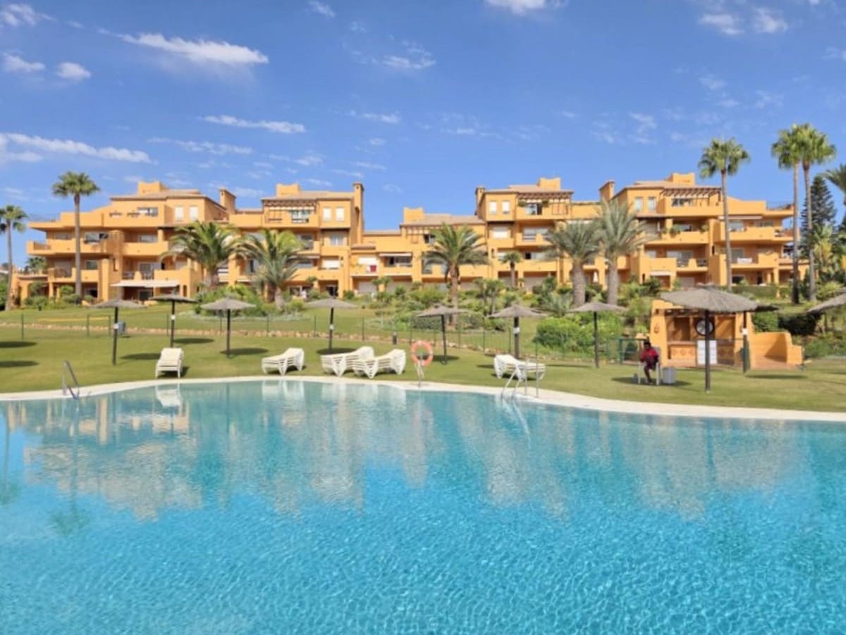 3 soverom Leilighet til salgs i La Duquesa / Puerto de la Duquesa med svømmebasseng garasje - € 750 000 (Ref: 10098177)