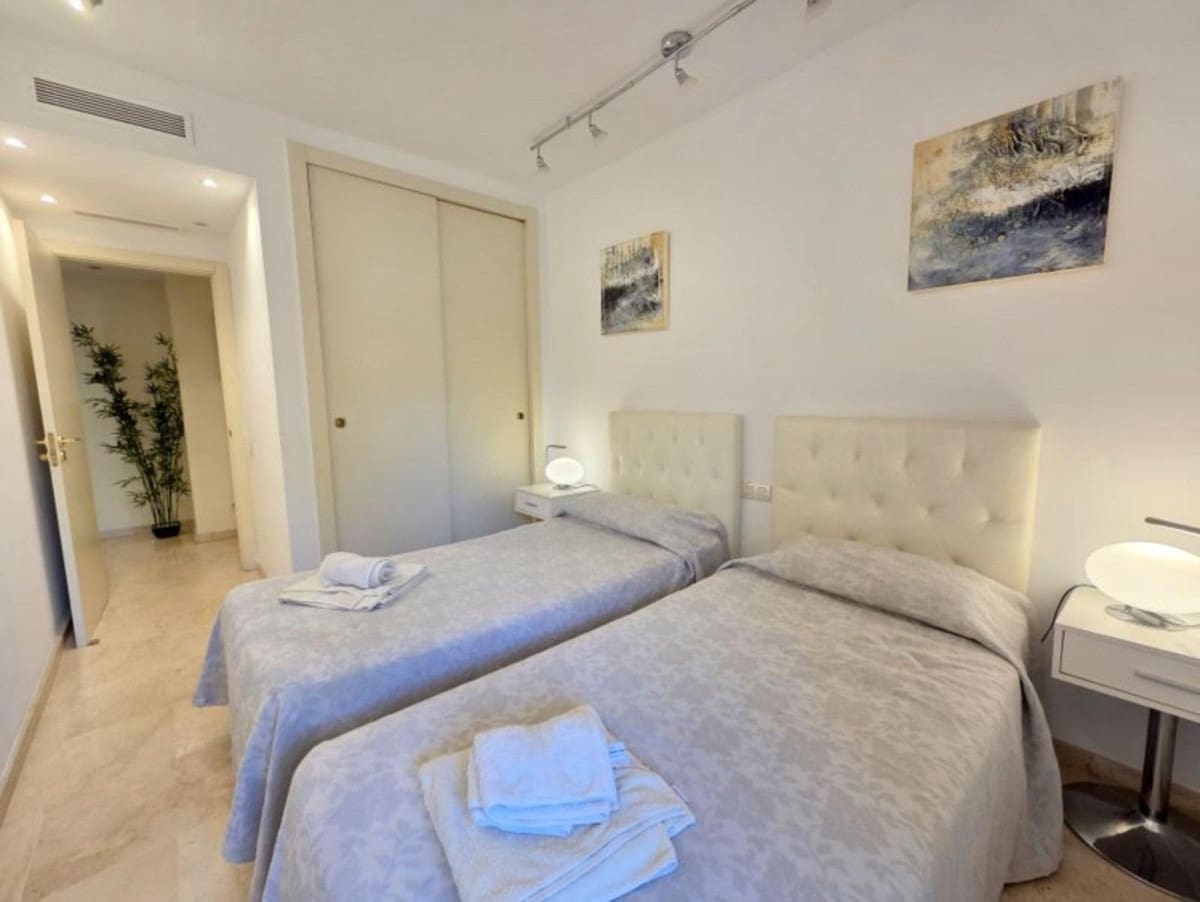 3 soverom Leilighet til salgs i La Duquesa / Puerto de la Duquesa med svømmebasseng garasje - € 750 000 (Ref: 10098177)