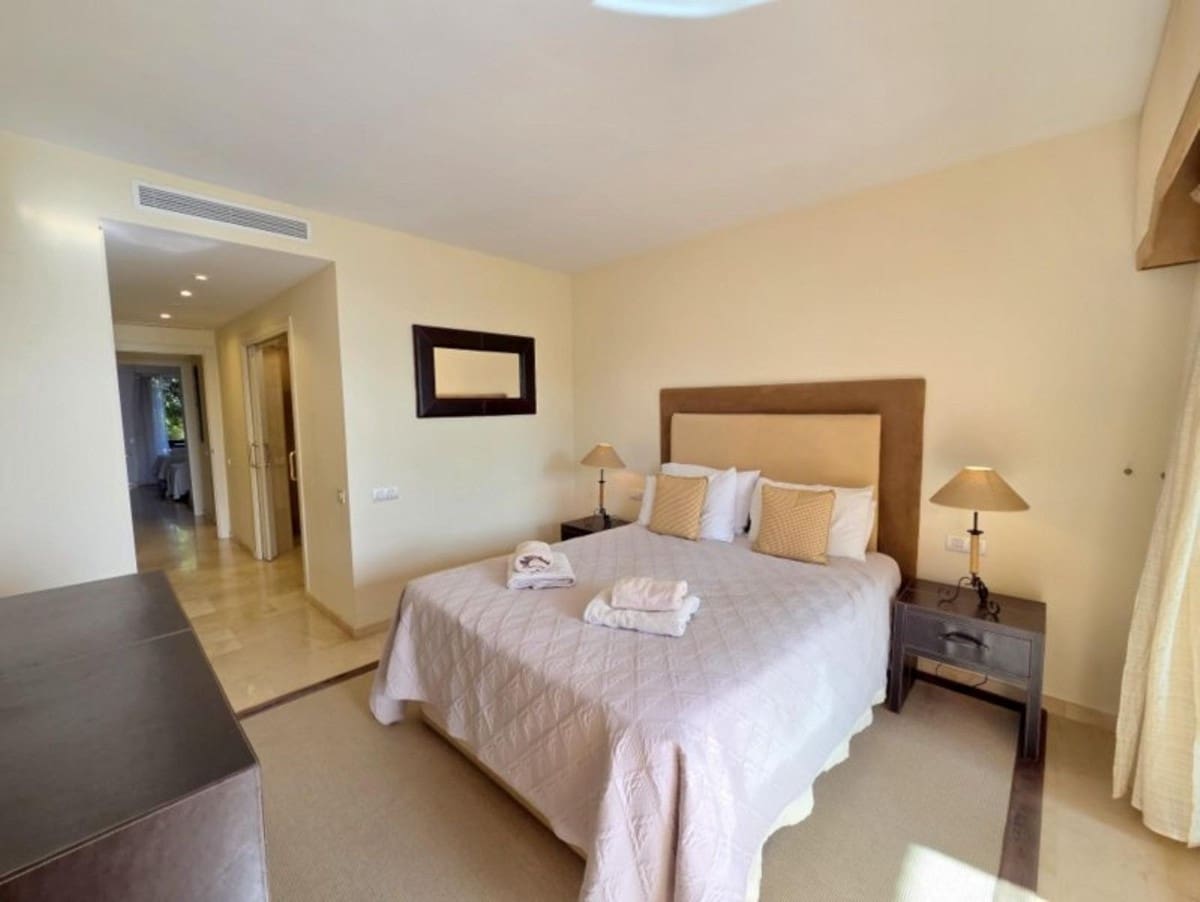 3 soverom Leilighet til salgs i La Duquesa / Puerto de la Duquesa med svømmebasseng garasje - € 750 000 (Ref: 10098177)