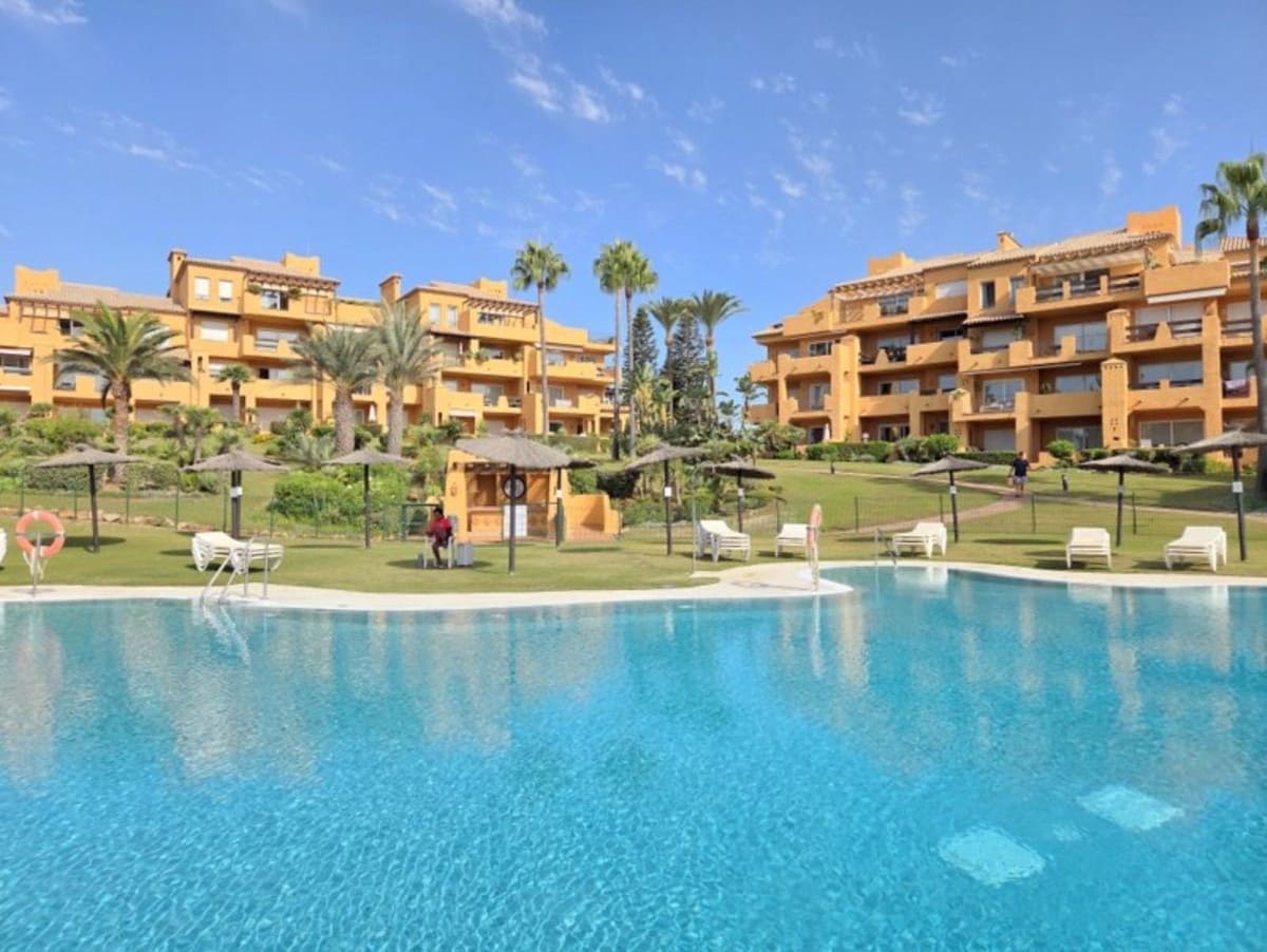 3 soverom Leilighet til salgs i La Duquesa / Puerto de la Duquesa med svømmebasseng garasje - € 750 000 (Ref: 10098177)