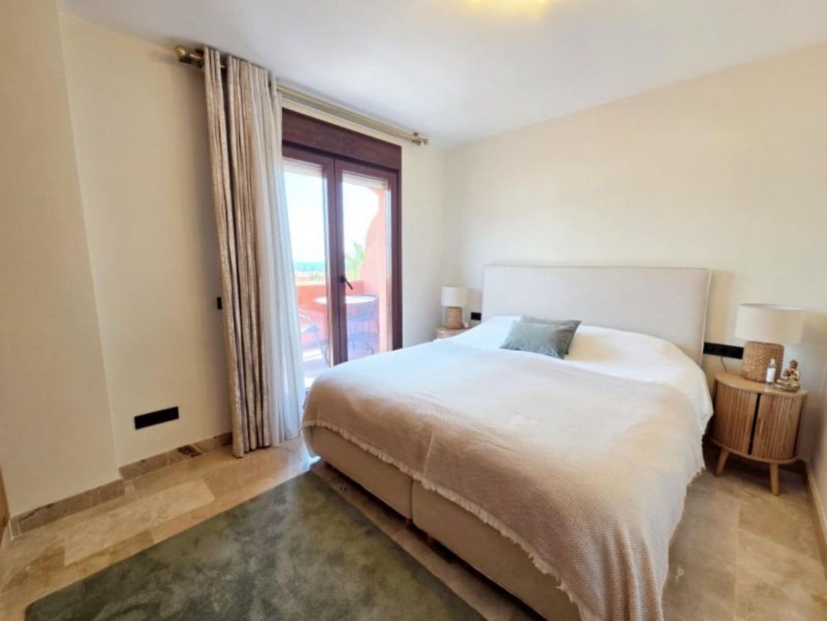 Apartamento de 3 habitaciones en La Duquesa / Puerto de la Duquesa en venta con piscina garaje - 479.000 € (Ref: 10100093)
