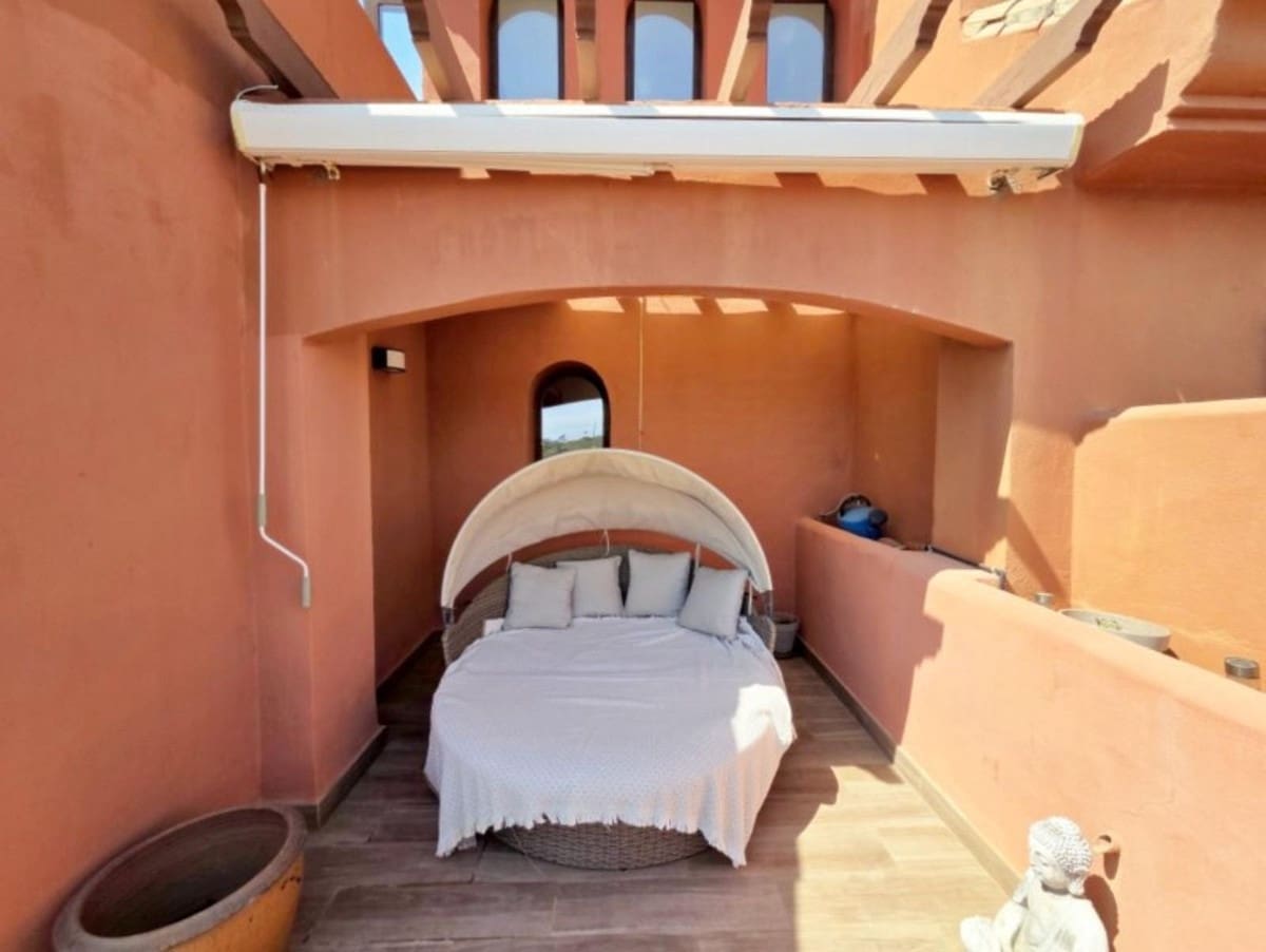 Apartamento de 3 habitaciones en La Duquesa / Puerto de la Duquesa en venta con piscina garaje - 479.000 € (Ref: 10100093)