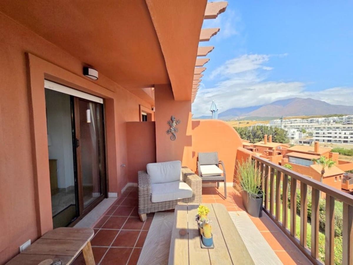 Apartamento de 3 habitaciones en La Duquesa / Puerto de la Duquesa en venta con piscina garaje - 479.000 € (Ref: 10100093)