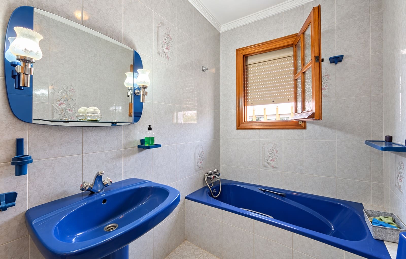 5 soveværelse Semi-Rækkehus til salg i Estepona - € 790.000 (Ref: 10142357)