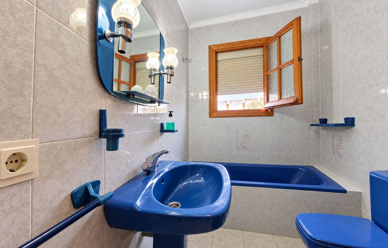 5 soveværelse Semi-Rækkehus til salg i Estepona - € 790.000 (Ref: 10142357)