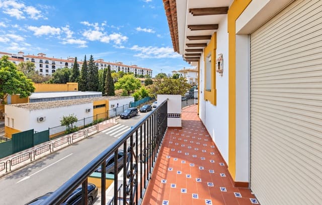 5 soveværelse Semi-Rækkehus til salg i Estepona - € 790.000 (Ref: 10142357)