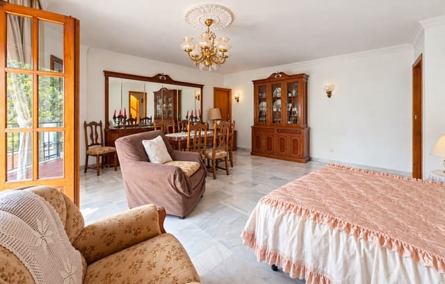 5 soveværelse Semi-Rækkehus til salg i Estepona - € 790.000 (Ref: 10142357)