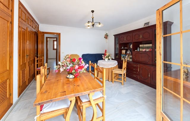 5 soveværelse Semi-Rækkehus til salg i Estepona - € 790.000 (Ref: 10142357)