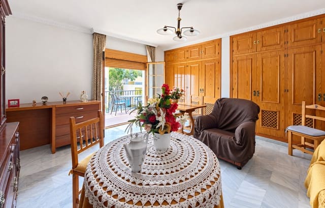 5 soveværelse Semi-Rækkehus til salg i Estepona - € 790.000 (Ref: 10142357)