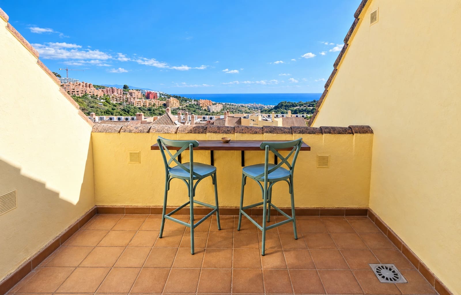 2 quarto Penthouse para venda em La Duquesa / Puerto de la Duquesa com piscina garagem - 259 000 € (Ref: 10159272)