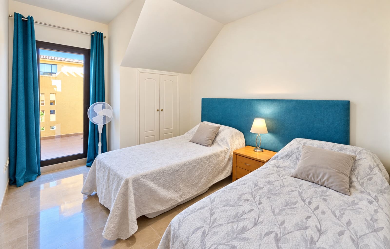 2 quarto Penthouse para venda em La Duquesa / Puerto de la Duquesa com piscina garagem - 259 000 € (Ref: 10159272)