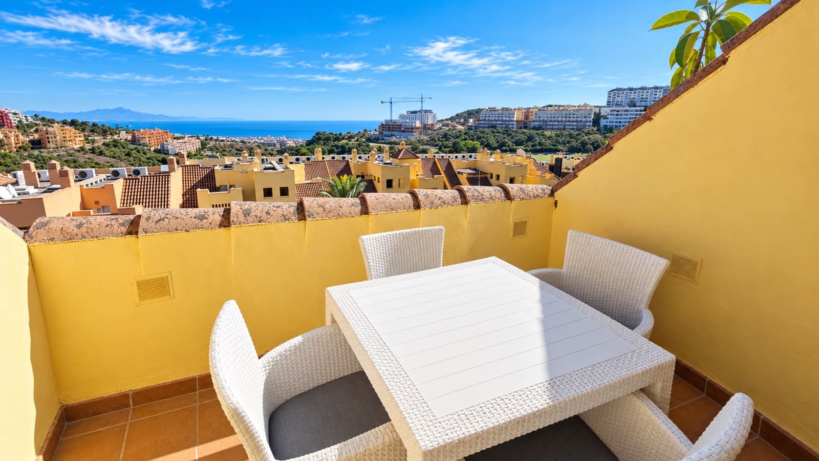 2 quarto Penthouse para venda em La Duquesa / Puerto de la Duquesa com piscina garagem - 259 000 € (Ref: 10159272)