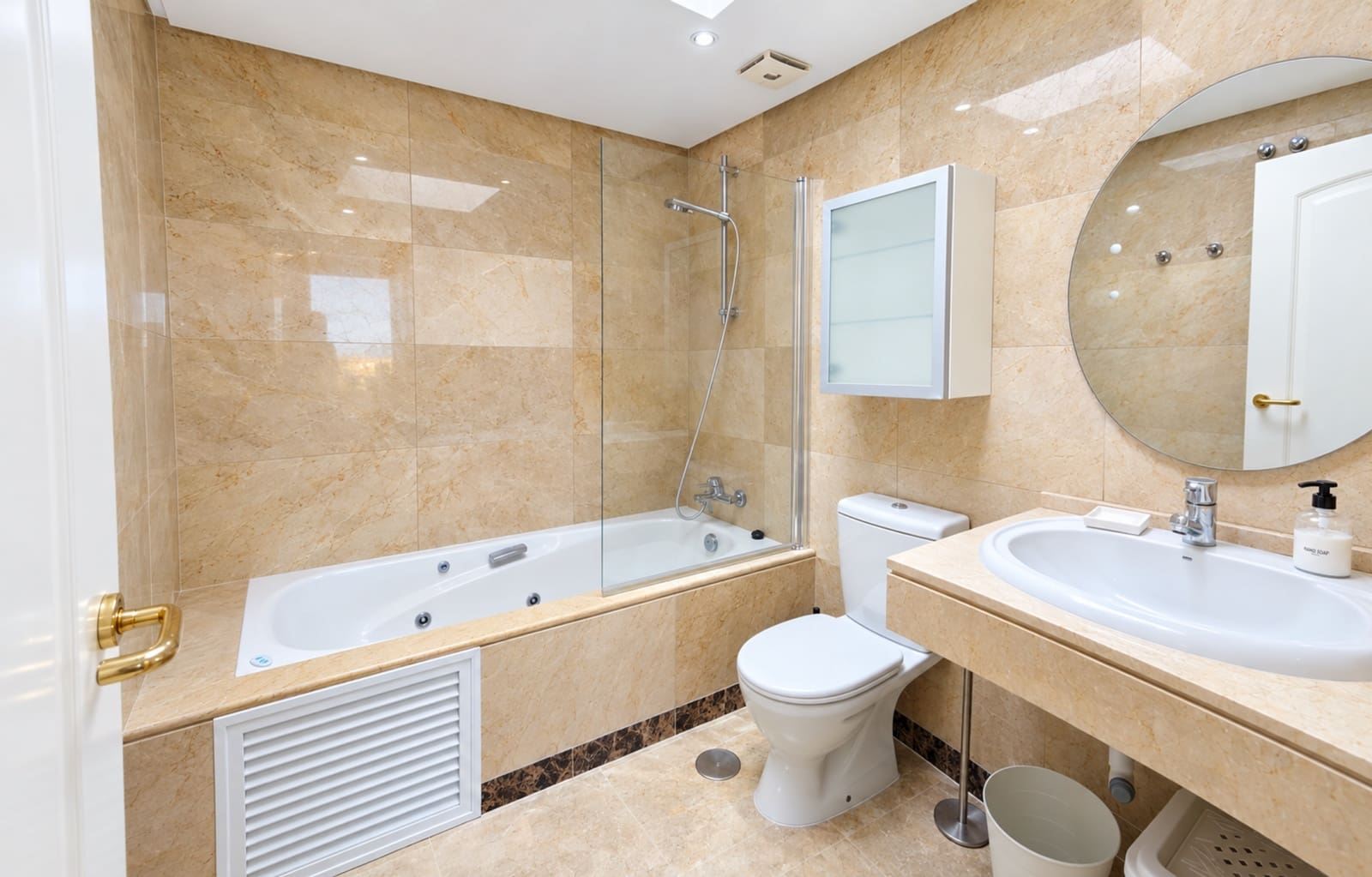 2 quarto Penthouse para venda em La Duquesa / Puerto de la Duquesa com piscina garagem - 259 000 € (Ref: 10159272)