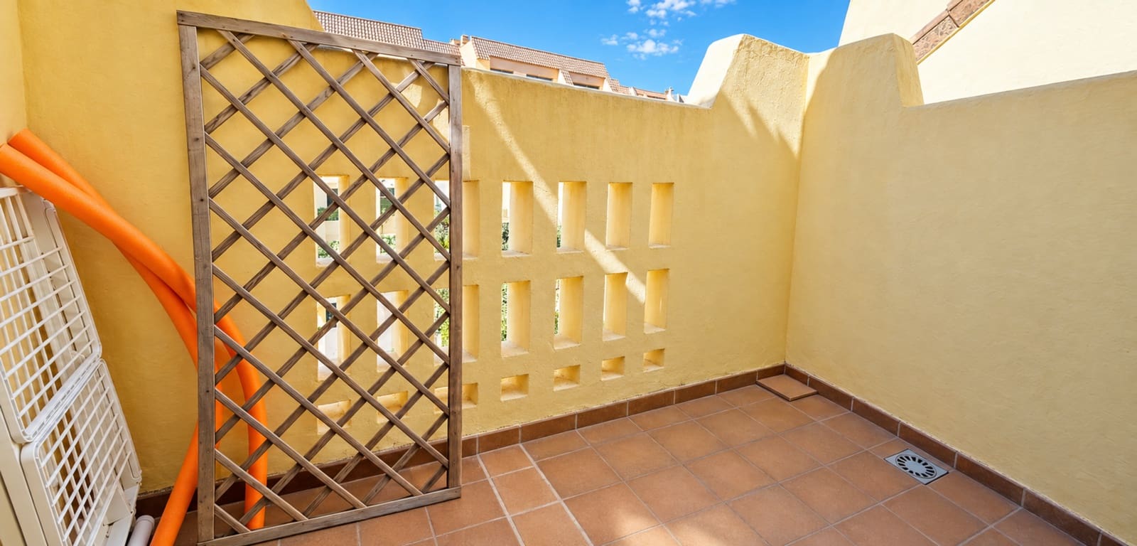 2 quarto Penthouse para venda em La Duquesa / Puerto de la Duquesa com piscina garagem - 259 000 € (Ref: 10159272)