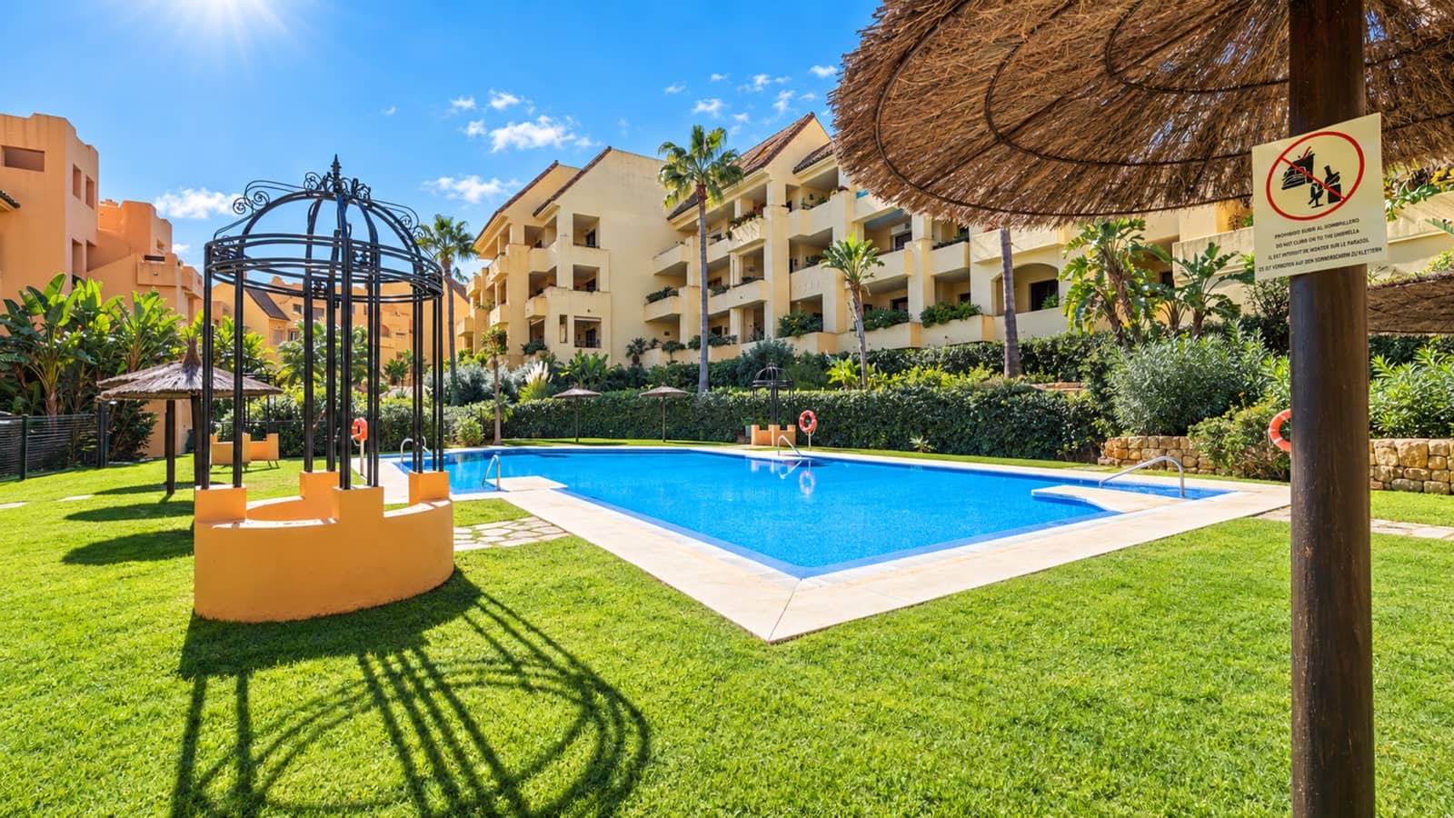 2 quarto Penthouse para venda em La Duquesa / Puerto de la Duquesa com piscina garagem - 259 000 € (Ref: 10159272)