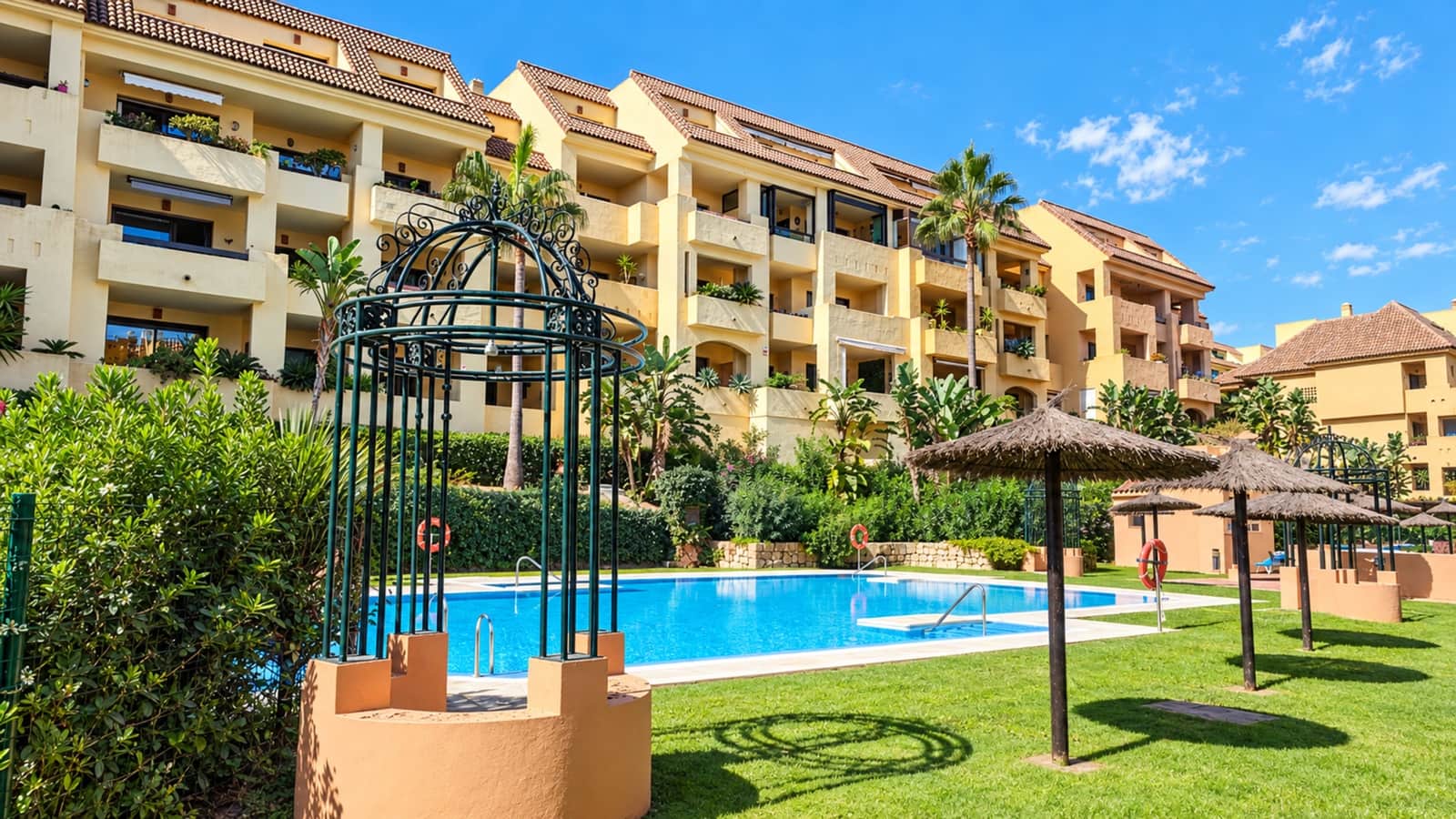 2 quarto Penthouse para venda em La Duquesa / Puerto de la Duquesa com piscina garagem - 259 000 € (Ref: 10159272)