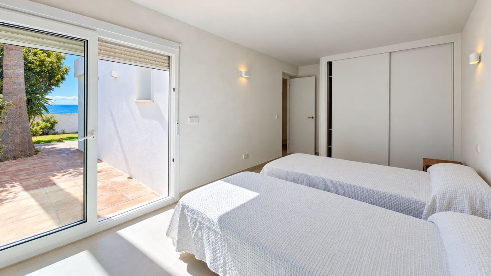 5 quarto Moradia para venda em Estepona com piscina garagem - 1 950 000 € (Ref: 10161210)
