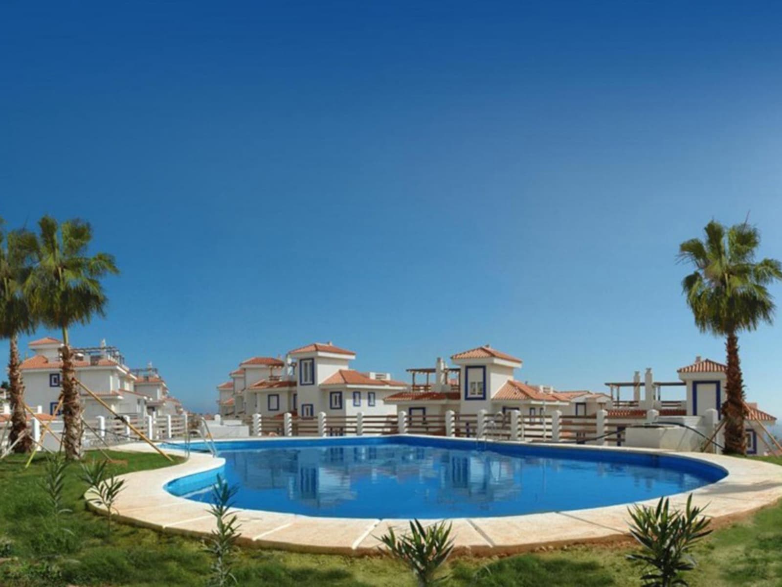 2 bedroom Apartment for sale in La Duquesa / Puerto de la Duquesa with pool garage - € 230,000 (Ref: 10164801)
