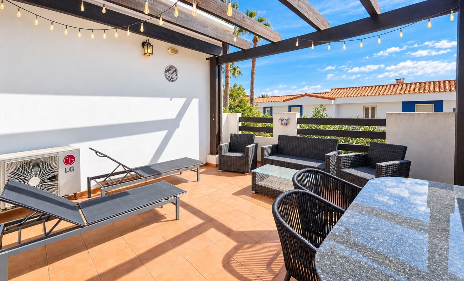 2 bedroom Apartment for sale in La Duquesa / Puerto de la Duquesa with pool garage - € 230,000 (Ref: 10164801)