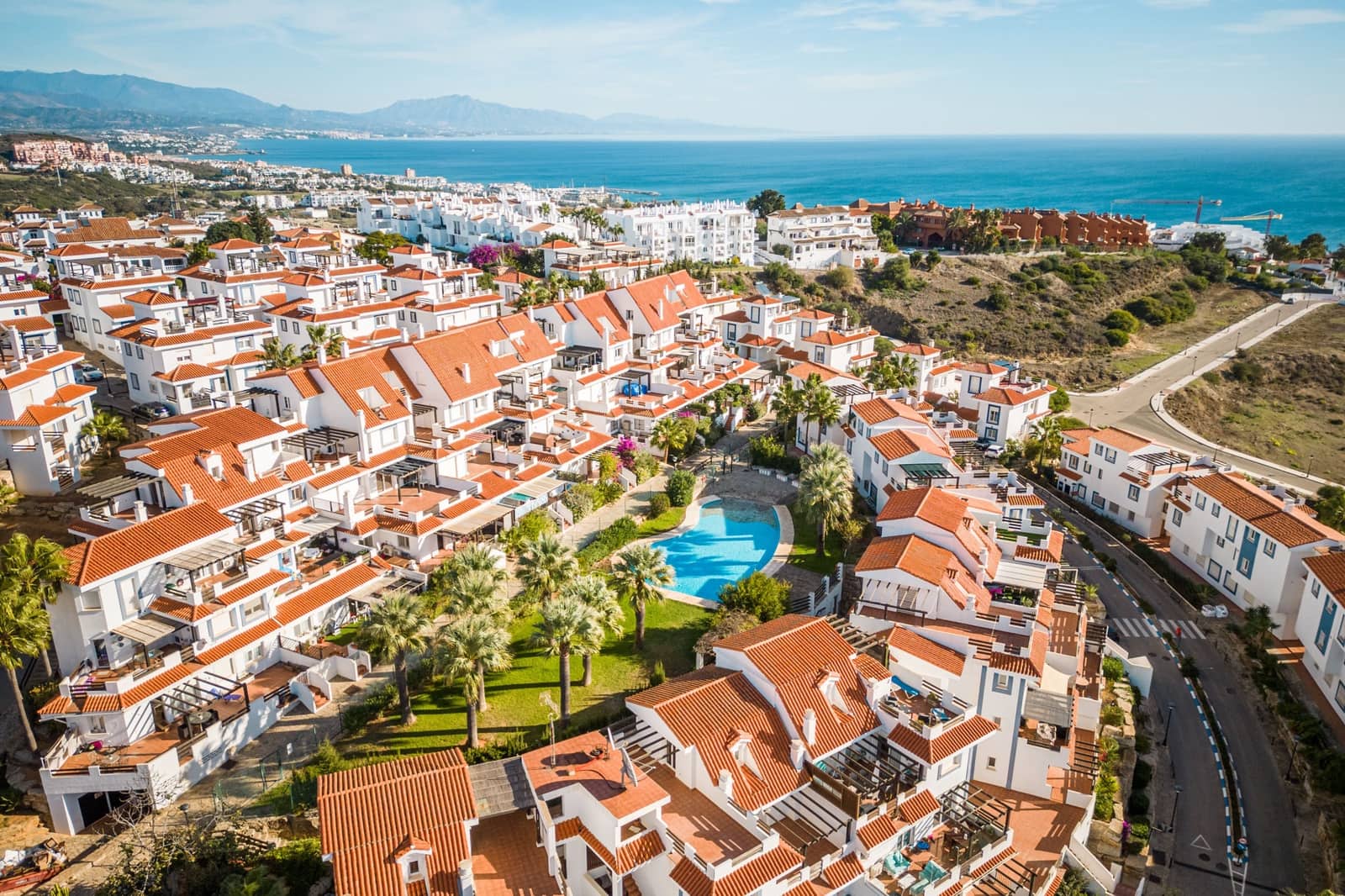 2 bedroom Apartment for sale in La Duquesa / Puerto de la Duquesa with pool garage - € 230,000 (Ref: 10164801)