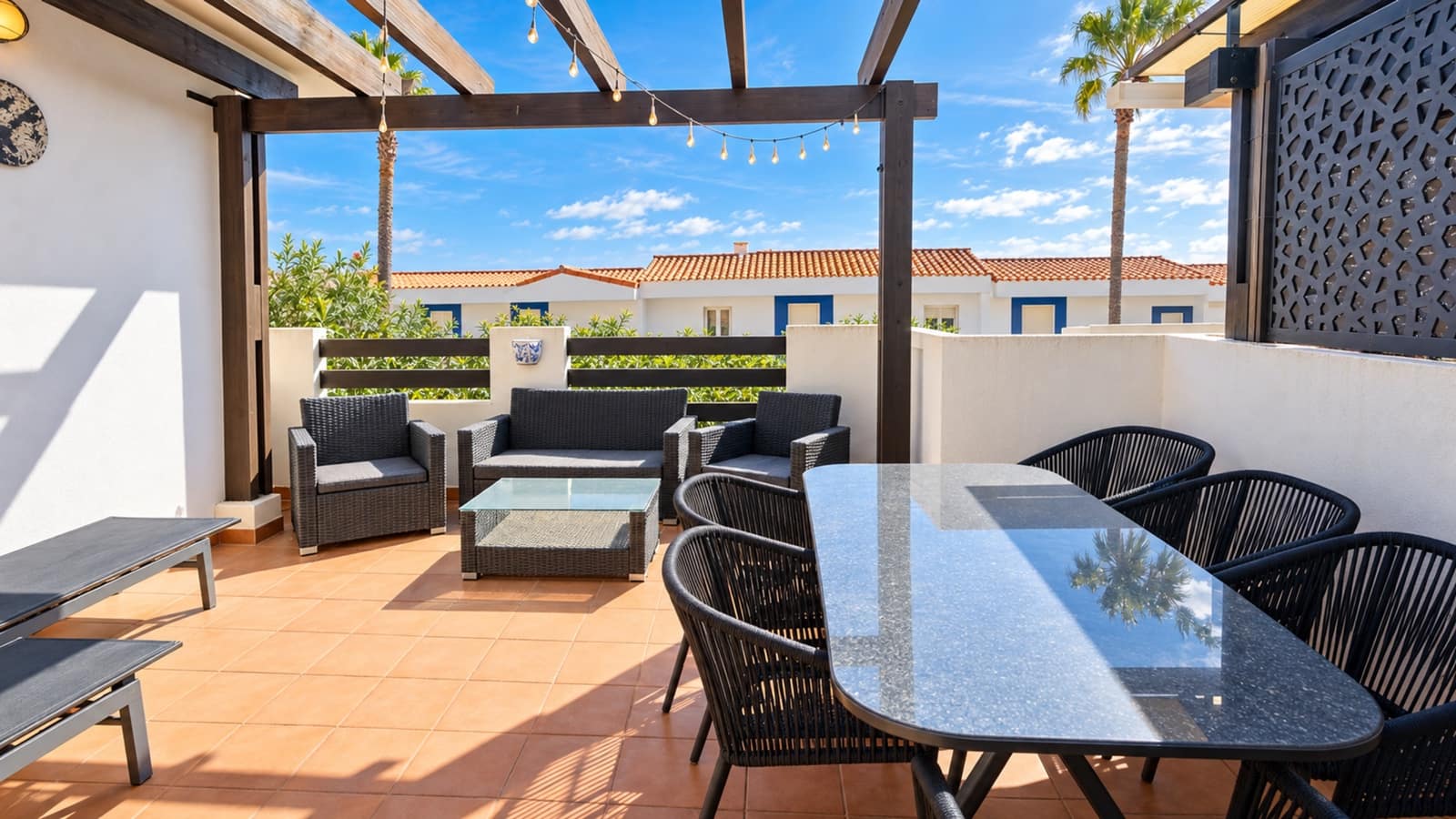 2 bedroom Apartment for sale in La Duquesa / Puerto de la Duquesa with pool garage - € 230,000 (Ref: 10164801)