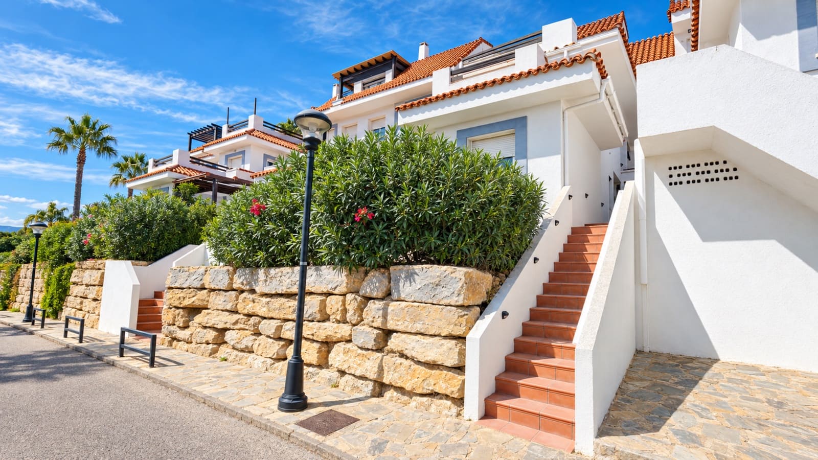 2 bedroom Apartment for sale in La Duquesa / Puerto de la Duquesa with pool garage - € 230,000 (Ref: 10164801)