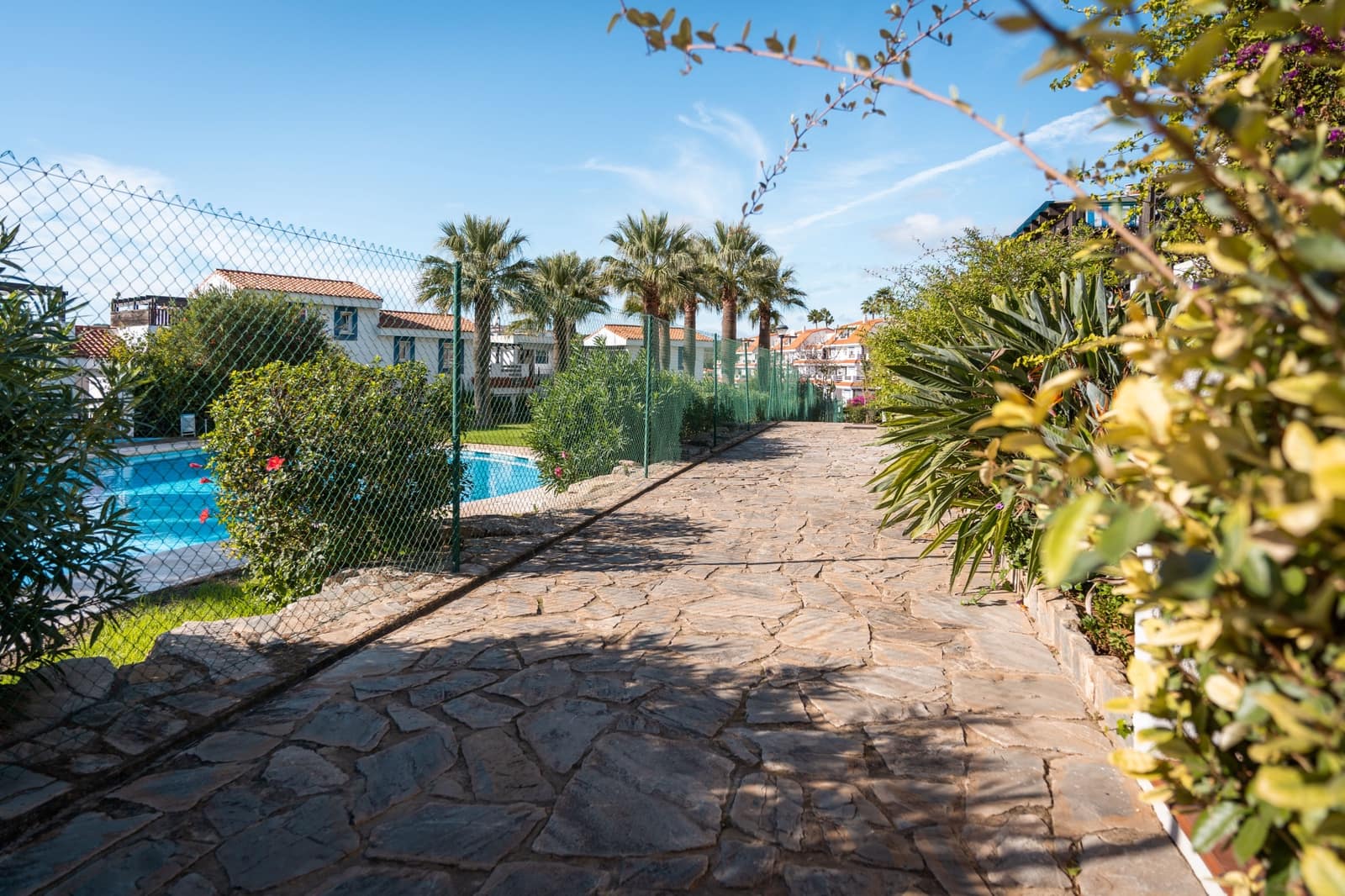 2 bedroom Apartment for sale in La Duquesa / Puerto de la Duquesa with pool garage - € 230,000 (Ref: 10164801)