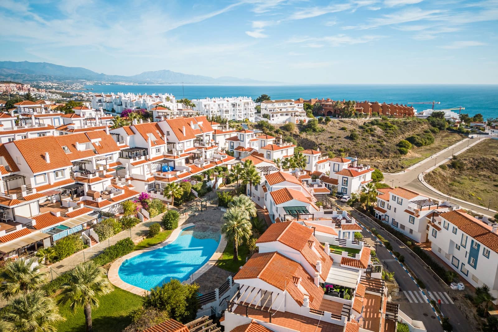 2 bedroom Apartment for sale in La Duquesa / Puerto de la Duquesa with pool garage - € 230,000 (Ref: 10164801)