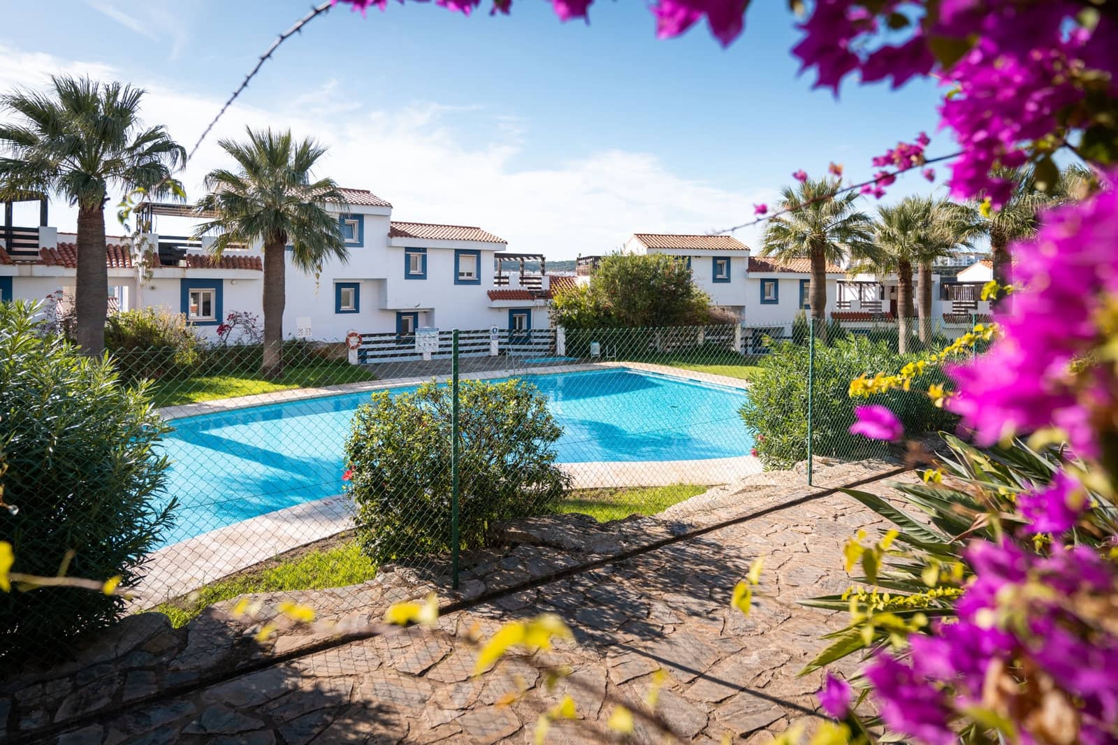 2 bedroom Apartment for sale in La Duquesa / Puerto de la Duquesa with pool garage - € 230,000 (Ref: 10164801)
