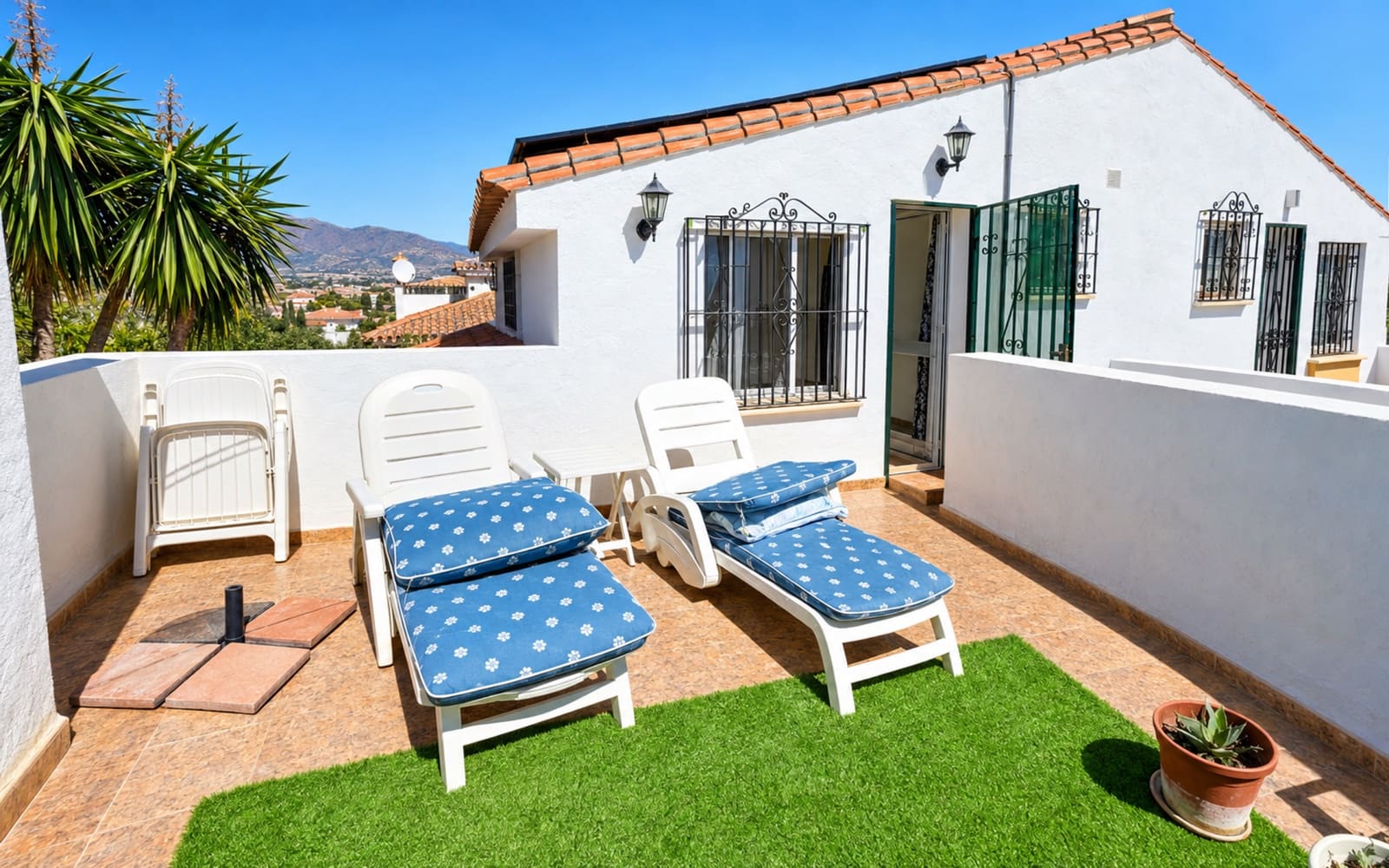 Pareado de 3 habitaciones en La Duquesa / Puerto de la Duquesa en venta con piscina - 329.000 € (Ref: 10171207)