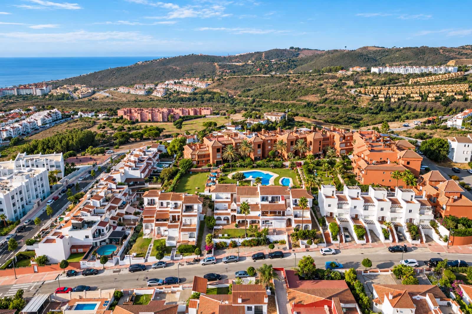 Pareado de 3 habitaciones en La Duquesa / Puerto de la Duquesa en venta con piscina - 329.000 € (Ref: 10171207)