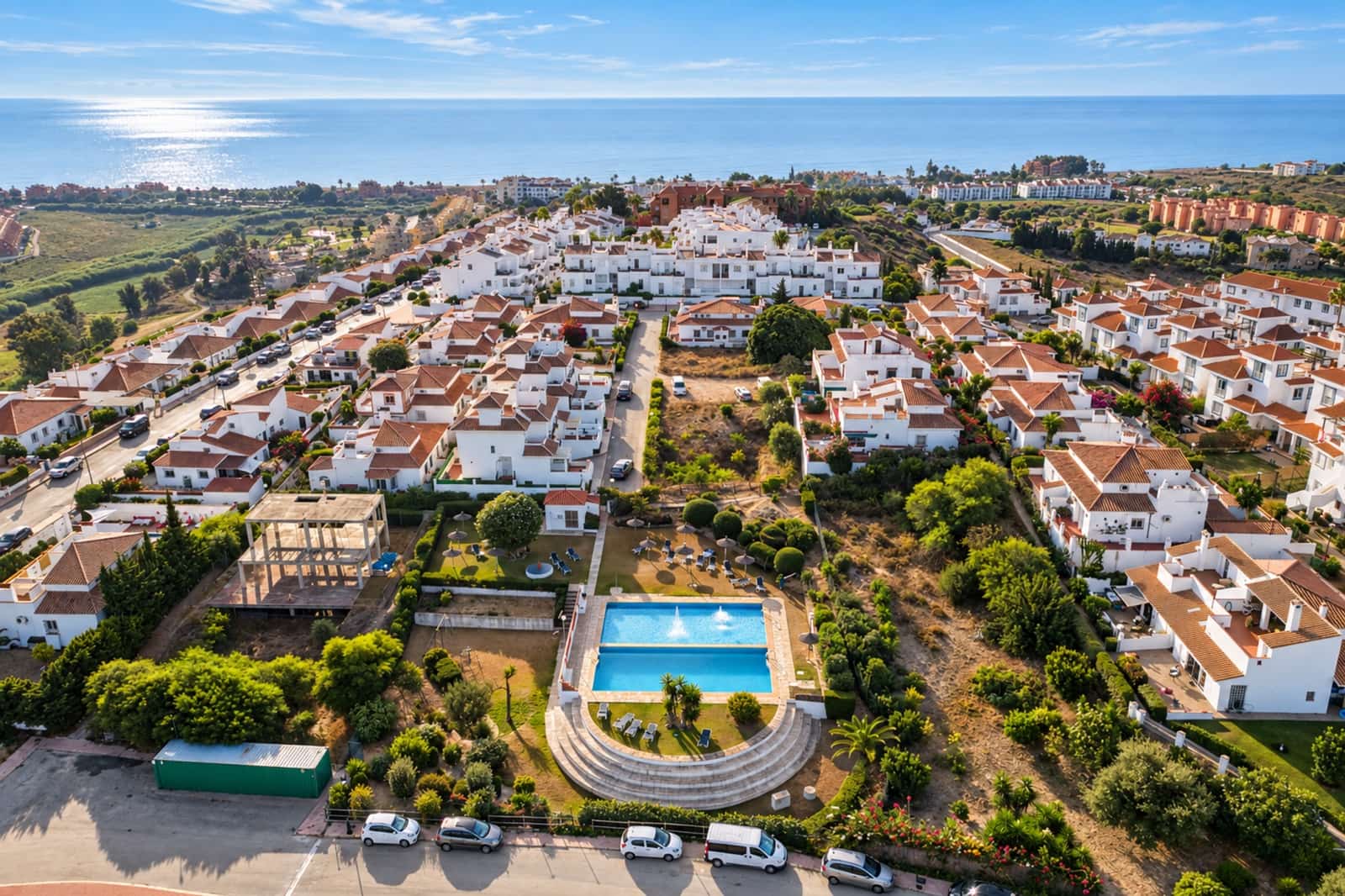 Pareado de 3 habitaciones en La Duquesa / Puerto de la Duquesa en venta con piscina - 329.000 € (Ref: 10171207)