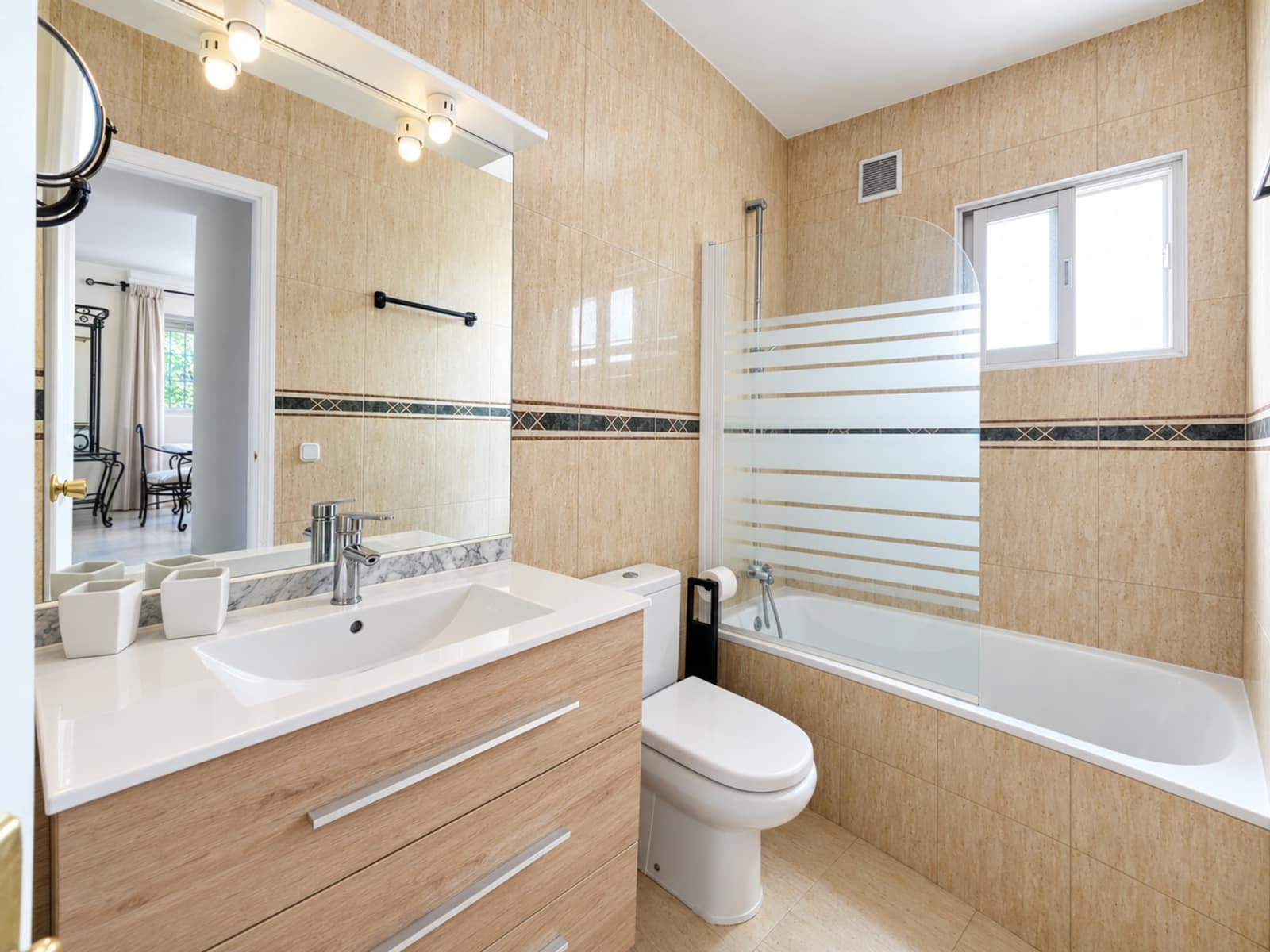 Pareado de 3 habitaciones en La Duquesa / Puerto de la Duquesa en venta con piscina - 329.000 € (Ref: 10171207)